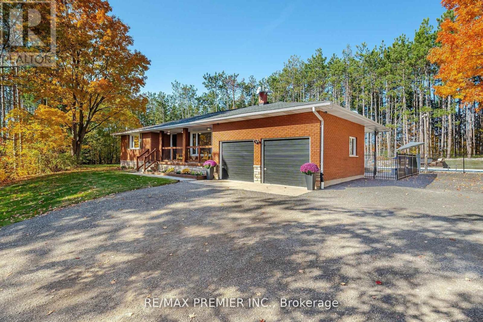 4904 10th Side Road, Essa, Ontario  L0L 2N0 - Photo 3 - N12212410
