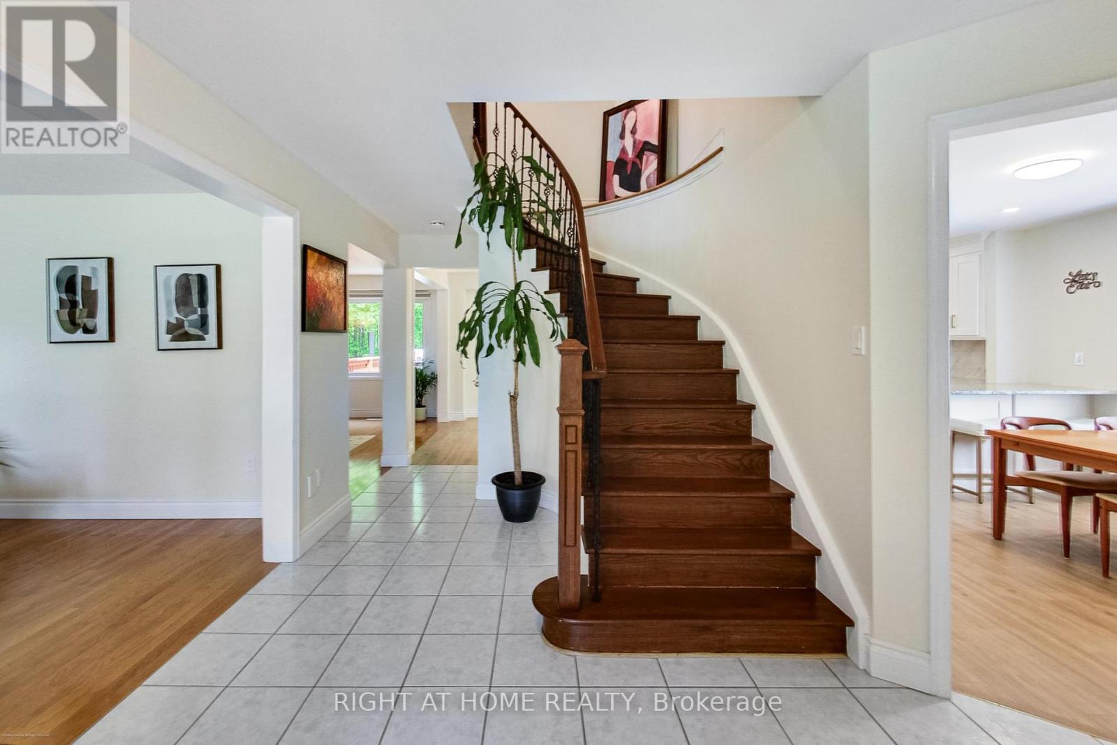 393 Vanden Bergh Boulevard, Newmarket (Bristol-London), Ontario  L3Y 7Z8 - Photo 16 - N12212460