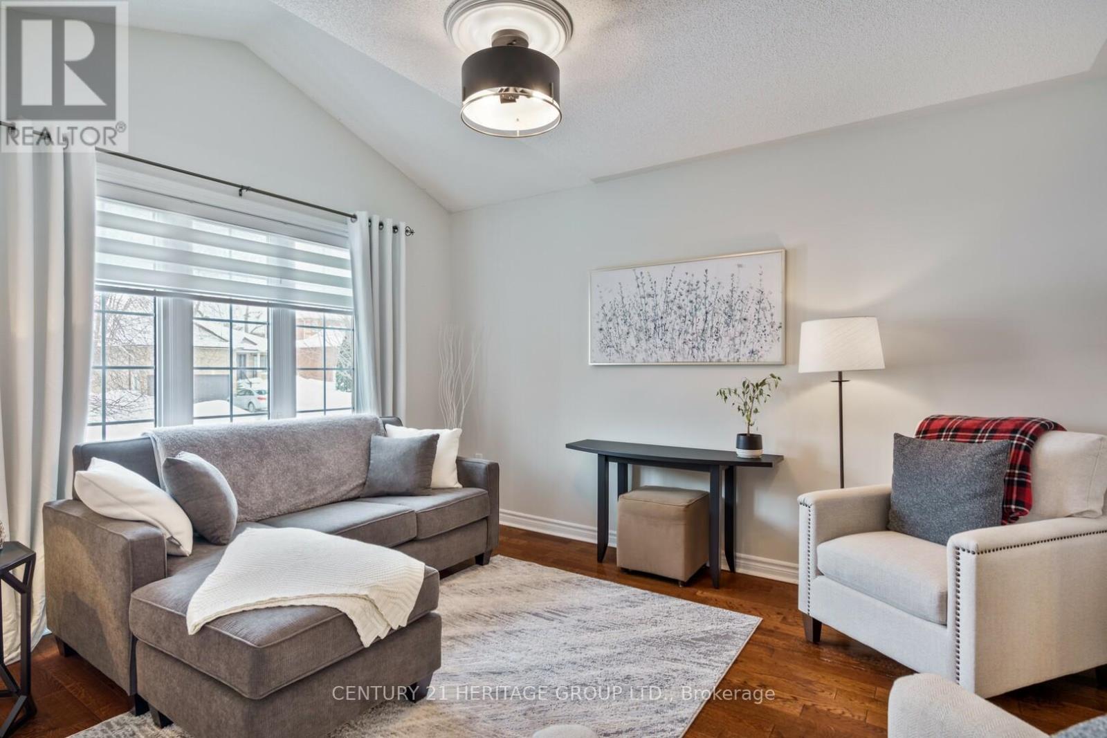 146 Metcalfe Drive, Bradford West Gwillimbury (Bradford), Ontario  L3Z 3J2 - Photo 6 - N12212471