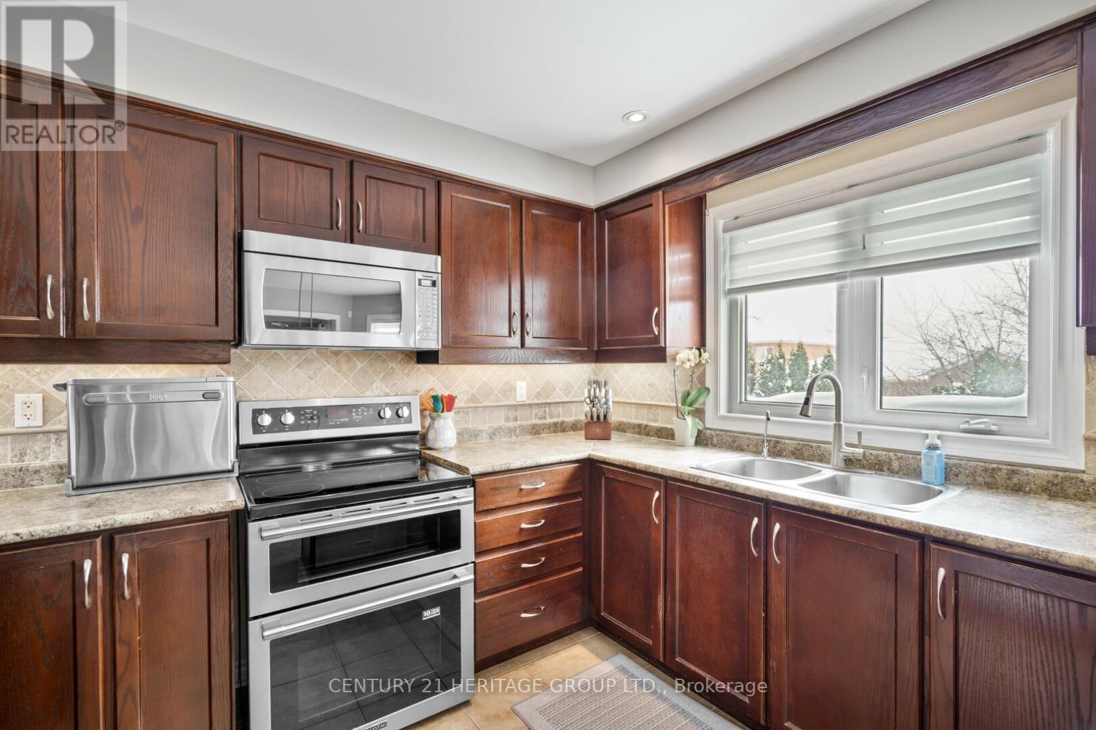 146 Metcalfe Drive, Bradford West Gwillimbury (Bradford), Ontario  L3Z 3J2 - Photo 9 - N12212471