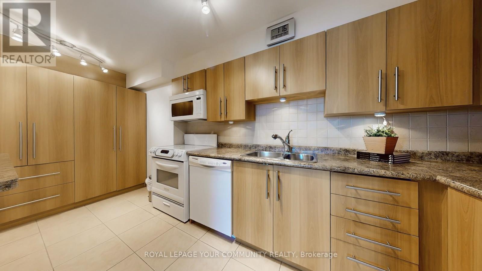 1008 - 50 Inverlochy Boulevard, Markham (Royal Orchard), Ontario  L3T 4T6 - Photo 8 - N12212541