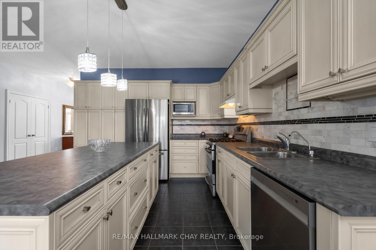 60 Brownley Lane, Essa (Angus), Ontario  L3W 0P9 - Photo 11 - N12212553