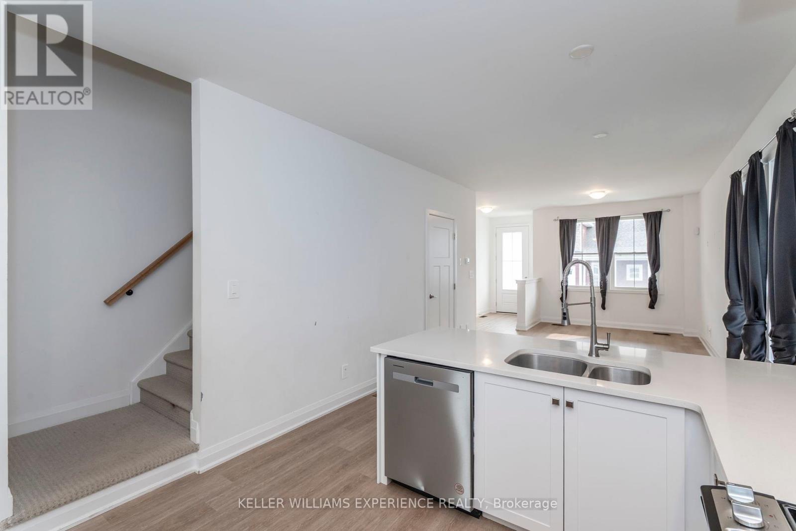 32 Allison Lane, Midland, Ontario  L4R 0H2 - Photo 4 - S12212391