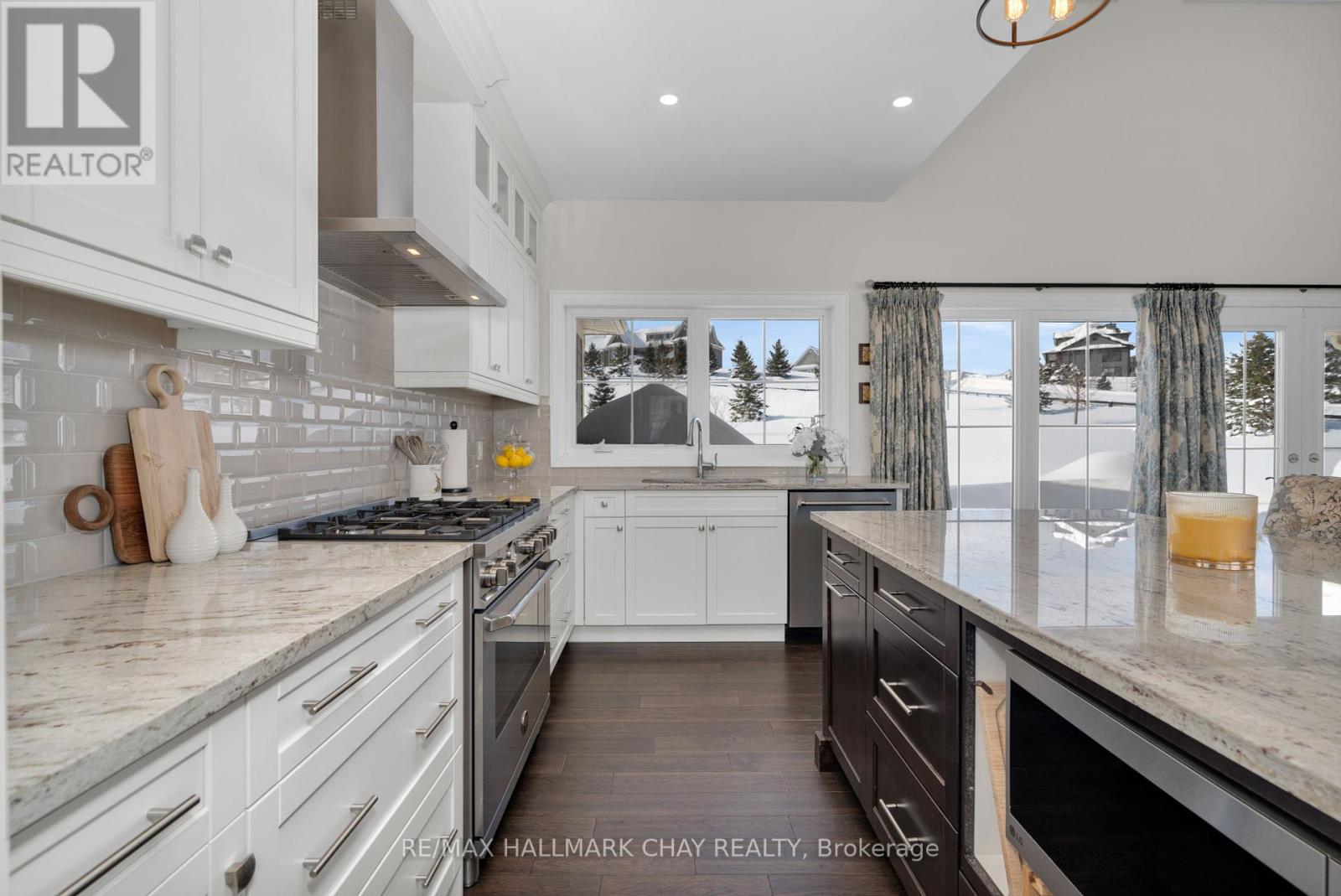 12 Thoroughbred Drive, Oro-Medonte, Ontario  L0K 1E0 - Photo 14 - S12212453