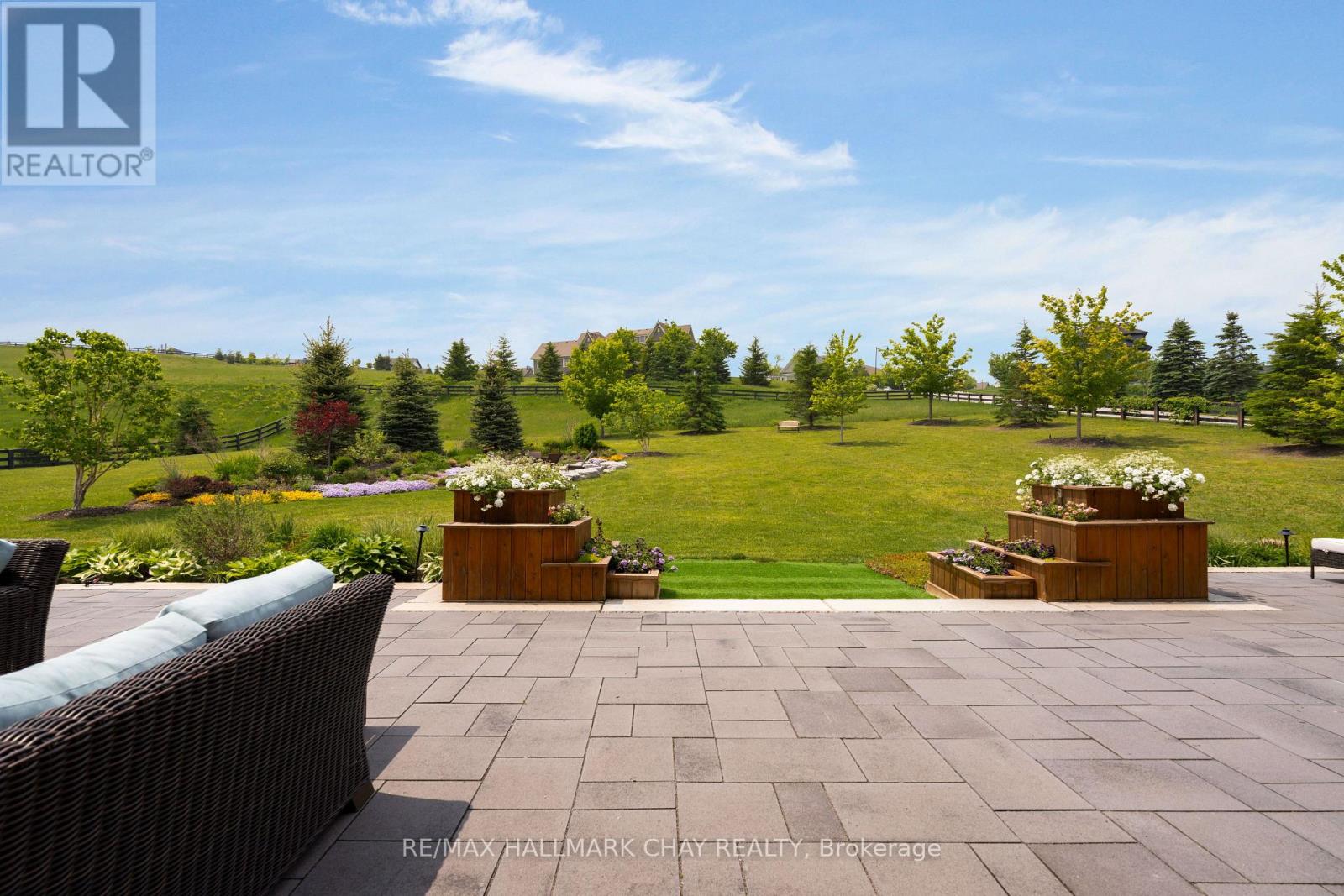 12 Thoroughbred Drive, Oro-Medonte, Ontario  L0K 1E0 - Photo 4 - S12212453