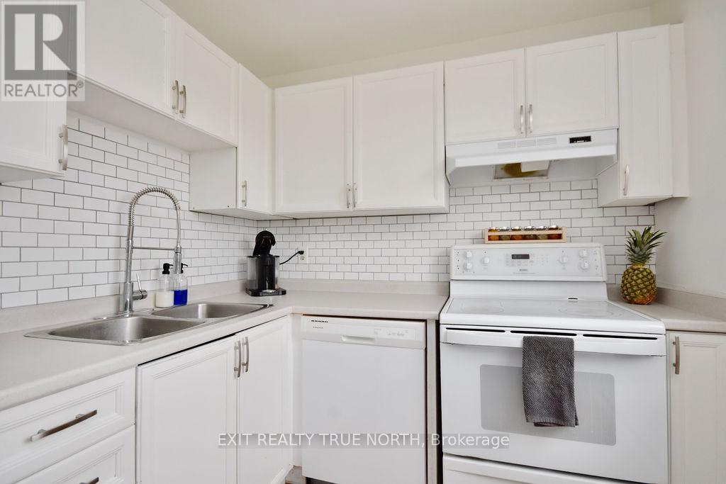 7 - 3 Sawmill Road, Barrie (Ardagh), Ontario  L4N 6X3 - Photo 7 - S12212530