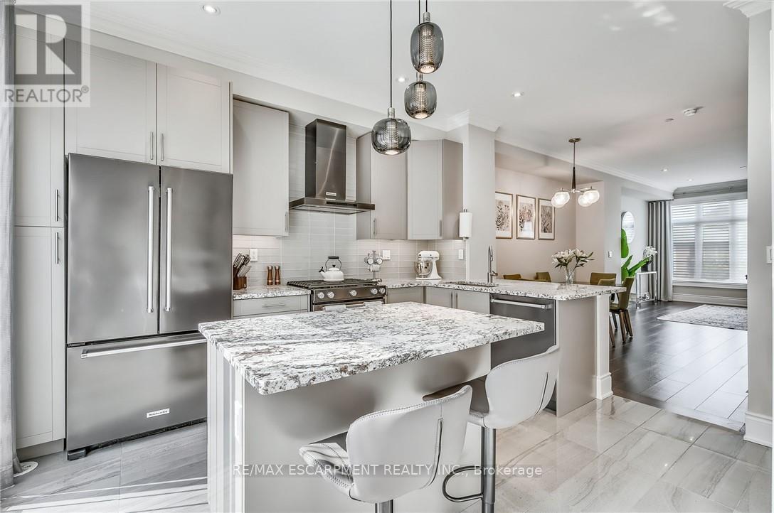 41 Twenty Ninth Street, Toronto, Ontario  M8V 3E2 - Photo 12 - W12210996