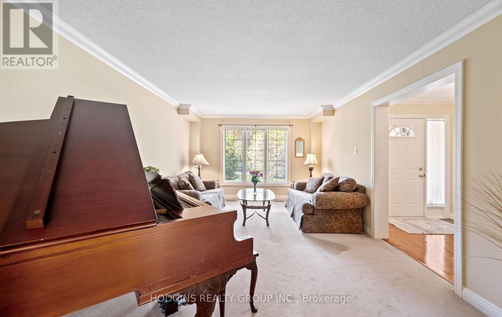 2547 King Richard's Place, Mississauga, Ontario  L5K 2H5 - Photo 8 - W12209785