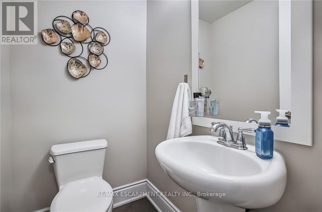 41 Twenty Ninth Street, Toronto, Ontario  M8V 3E2 - Photo 5 - W12210996