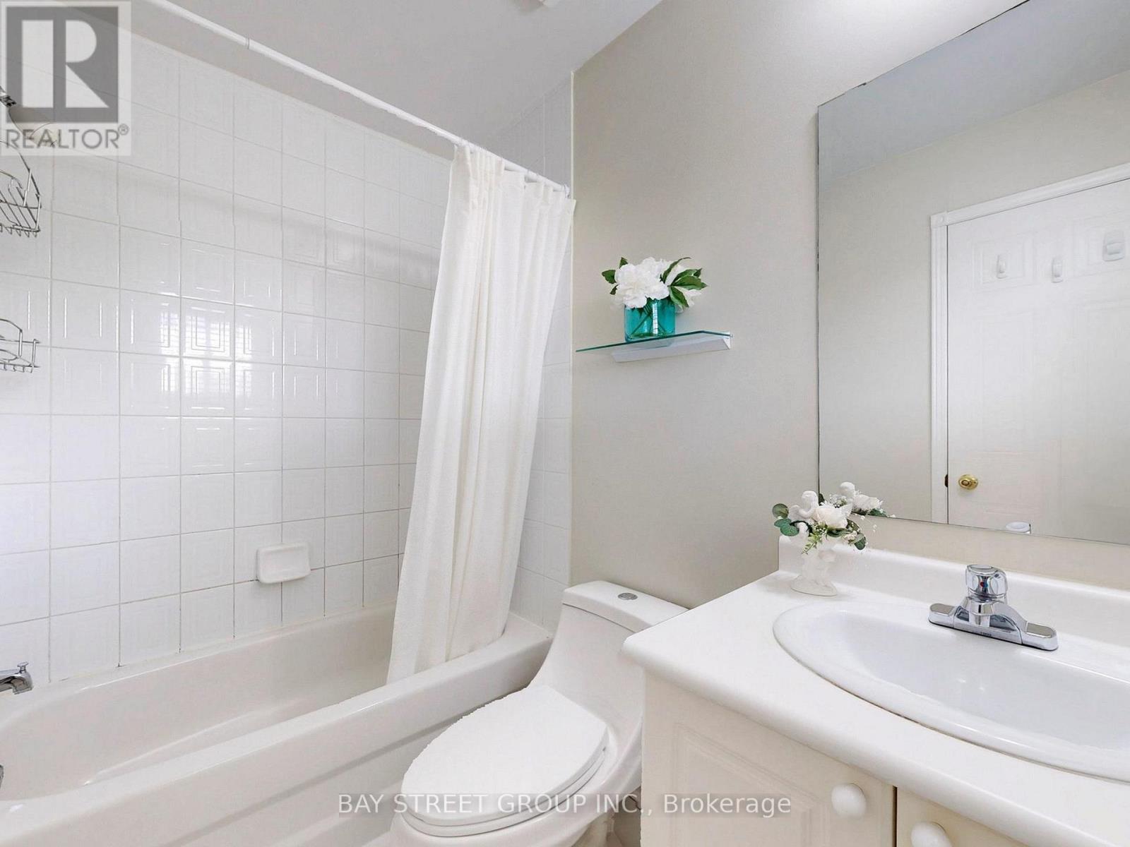 5796 Sidmouth Street, Mississauga (East Credit), Ontario  L5V 2K3 - Photo 13 - W12212360