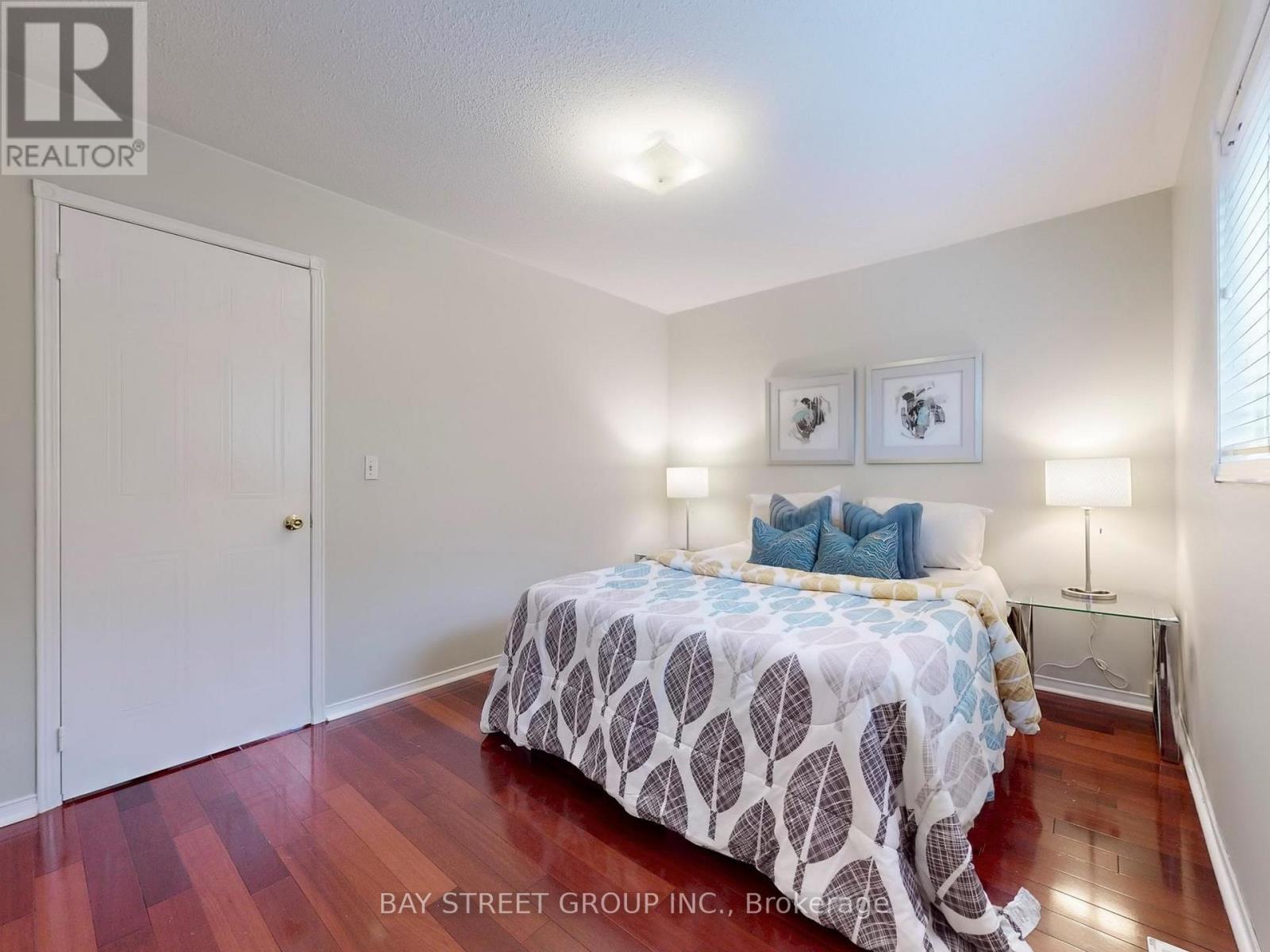 5796 Sidmouth Street, Mississauga (East Credit), Ontario  L5V 2K3 - Photo 17 - W12212360