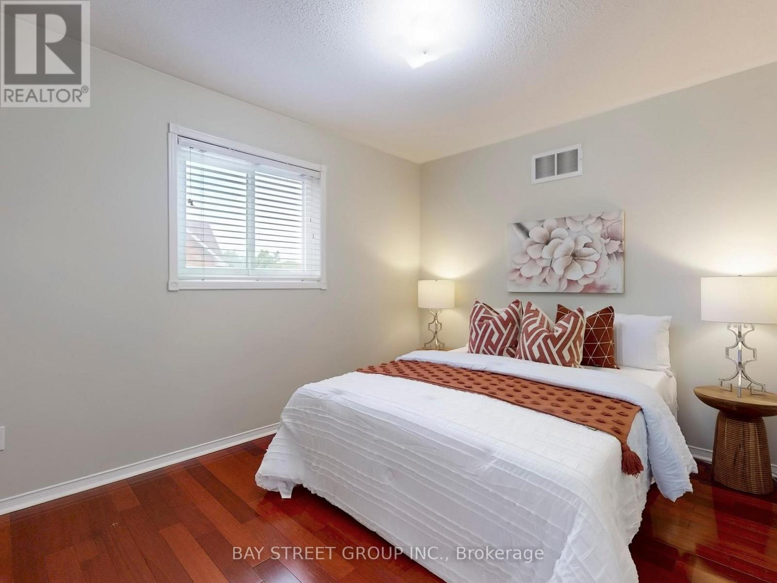 5796 Sidmouth Street, Mississauga (East Credit), Ontario  L5V 2K3 - Photo 18 - W12212360