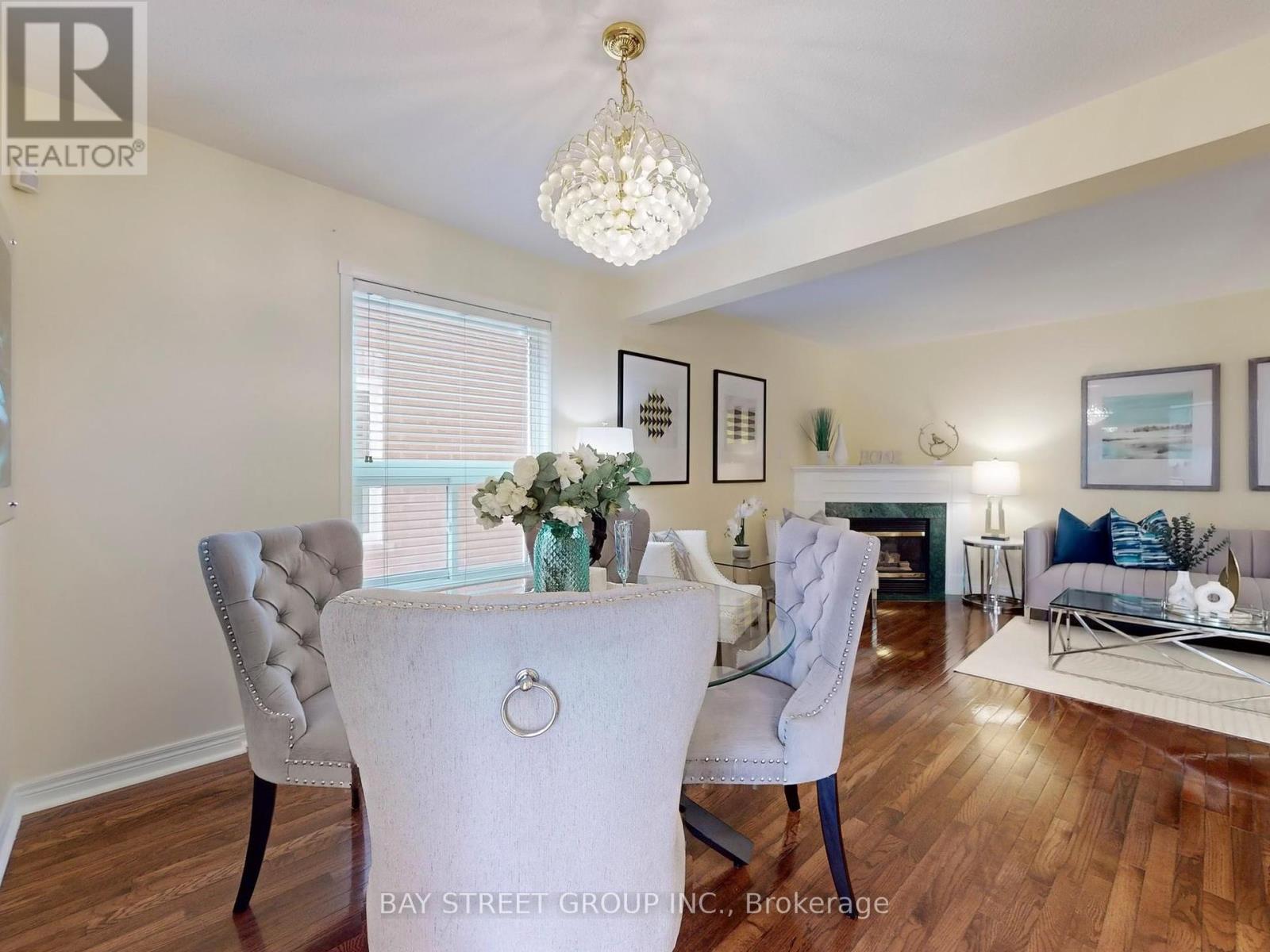 5796 Sidmouth Street, Mississauga (East Credit), Ontario  L5V 2K3 - Photo 5 - W12212360