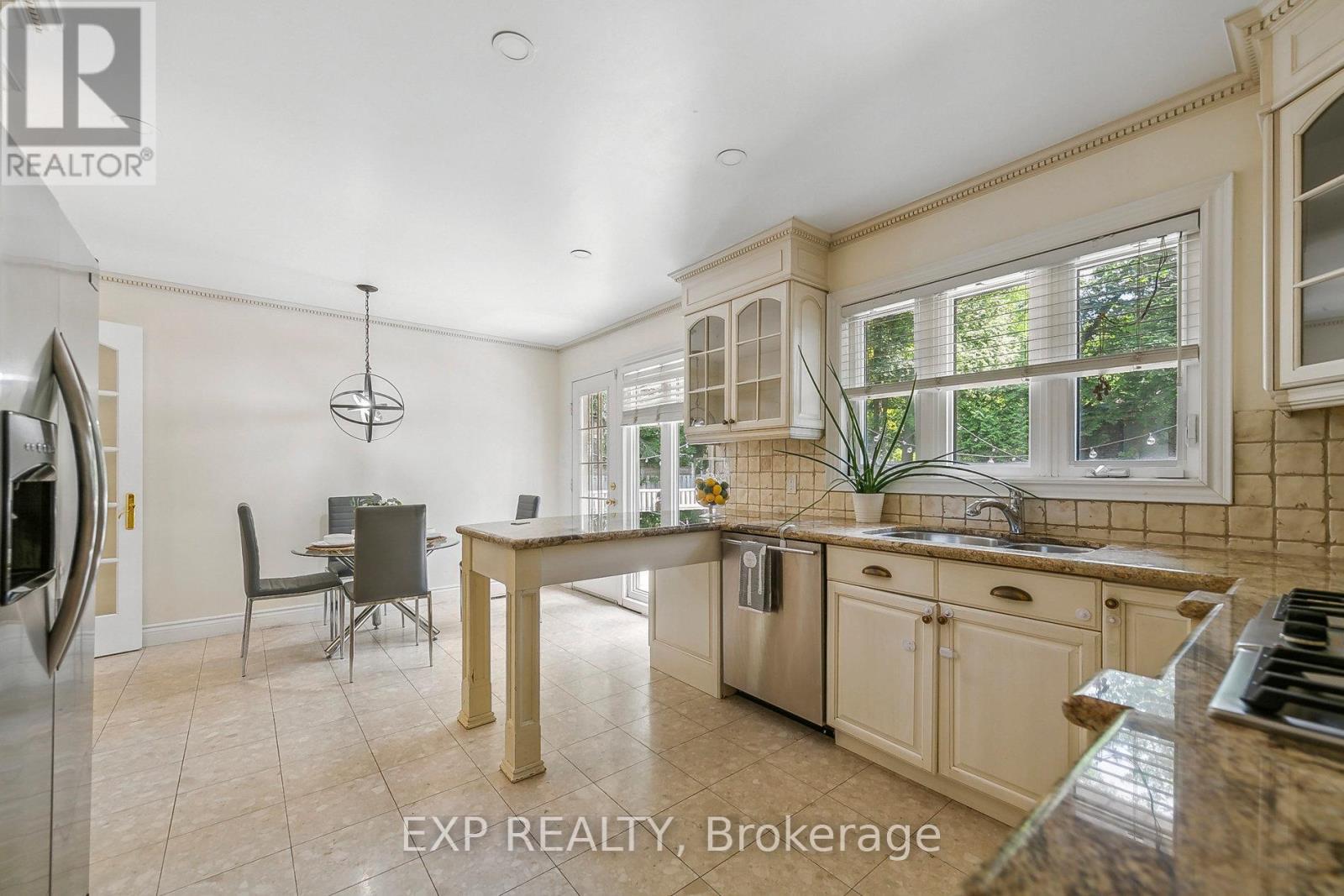 1572 Knareswood Drive, Mississauga, Ontario  L5H 2M1 - Photo 15 - W12212362