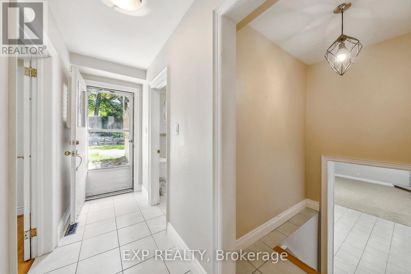 1572 Knareswood Drive, Mississauga, Ontario  L5H 2M1 - Photo 20 - W12212362