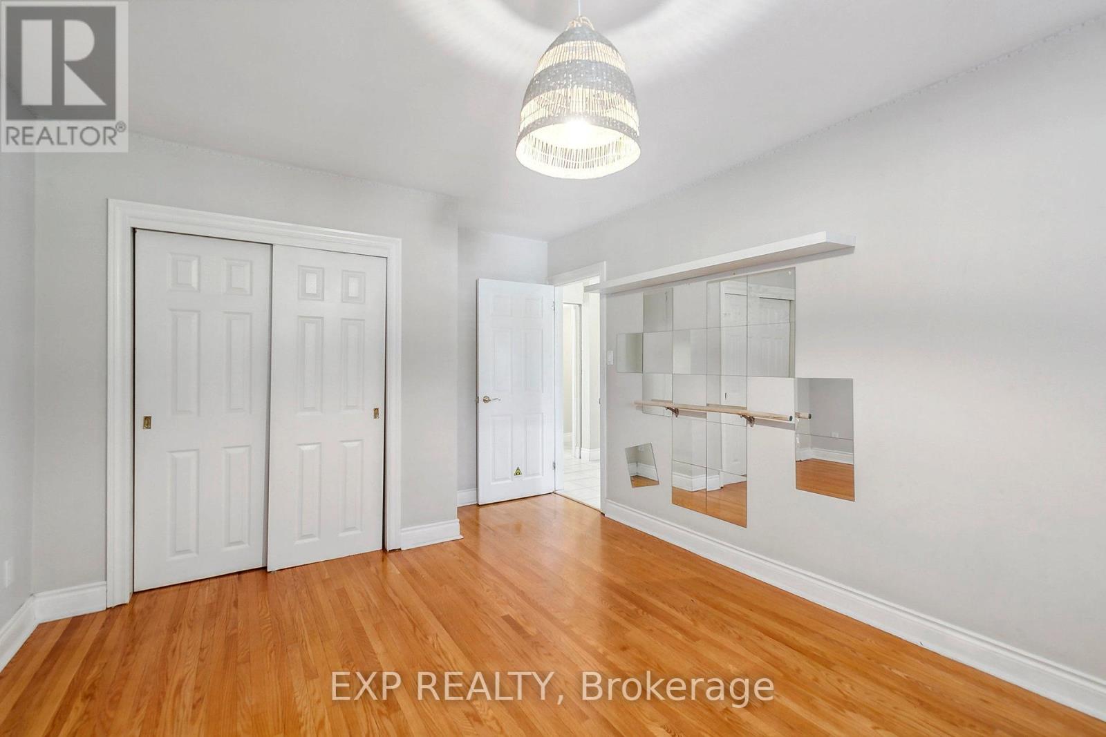 1572 Knareswood Drive, Mississauga, Ontario  L5H 2M1 - Photo 29 - W12212362