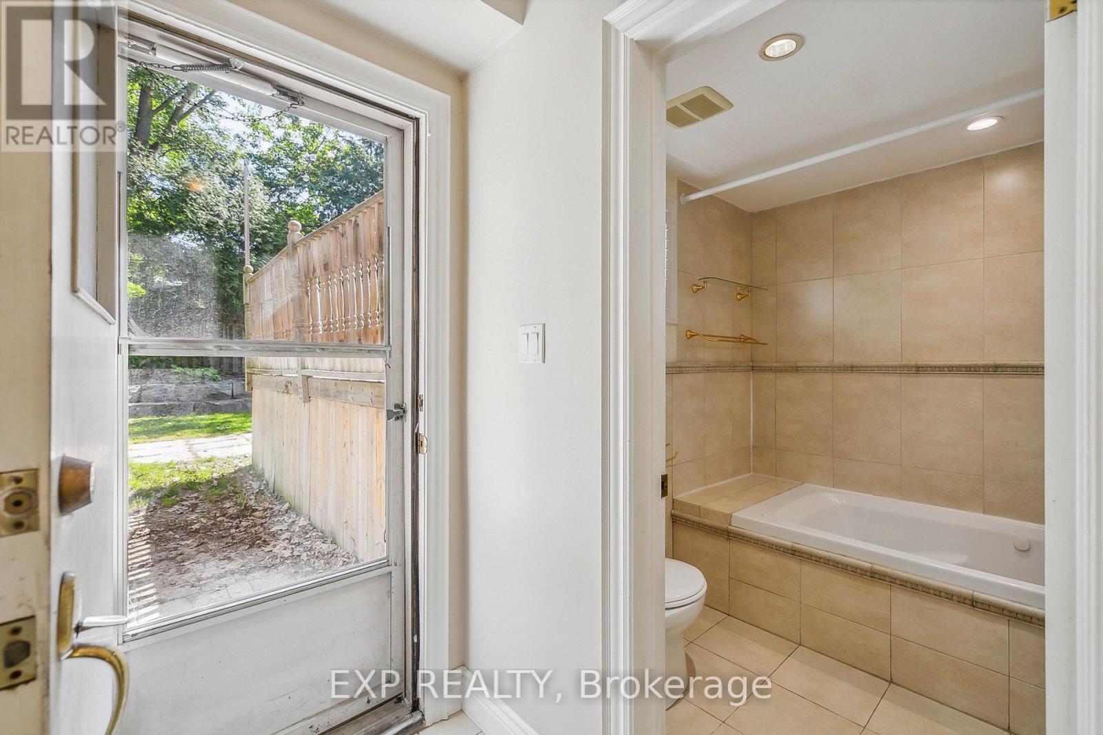 1572 Knareswood Drive, Mississauga, Ontario  L5H 2M1 - Photo 30 - W12212362