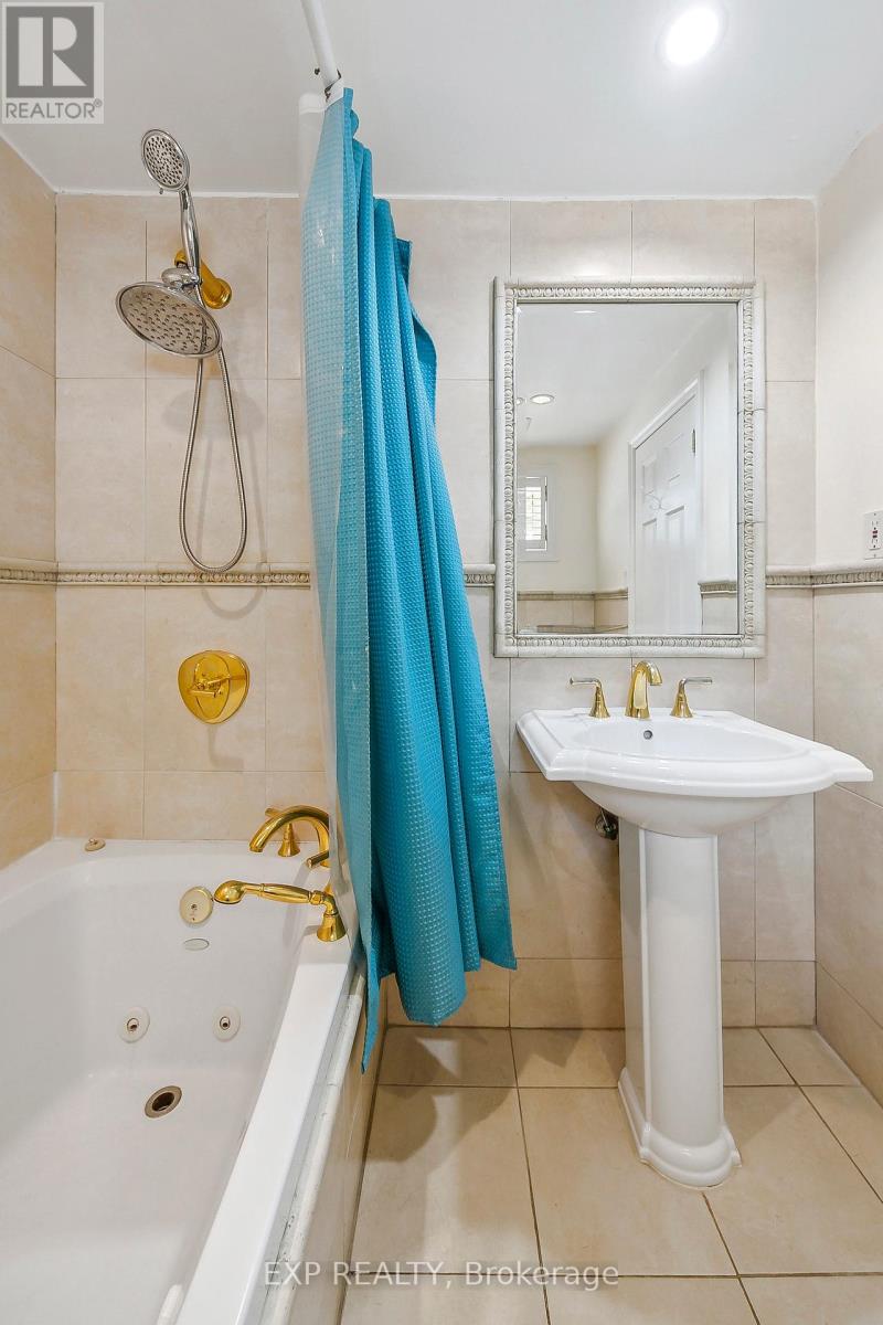1572 Knareswood Drive, Mississauga, Ontario  L5H 2M1 - Photo 34 - W12212362