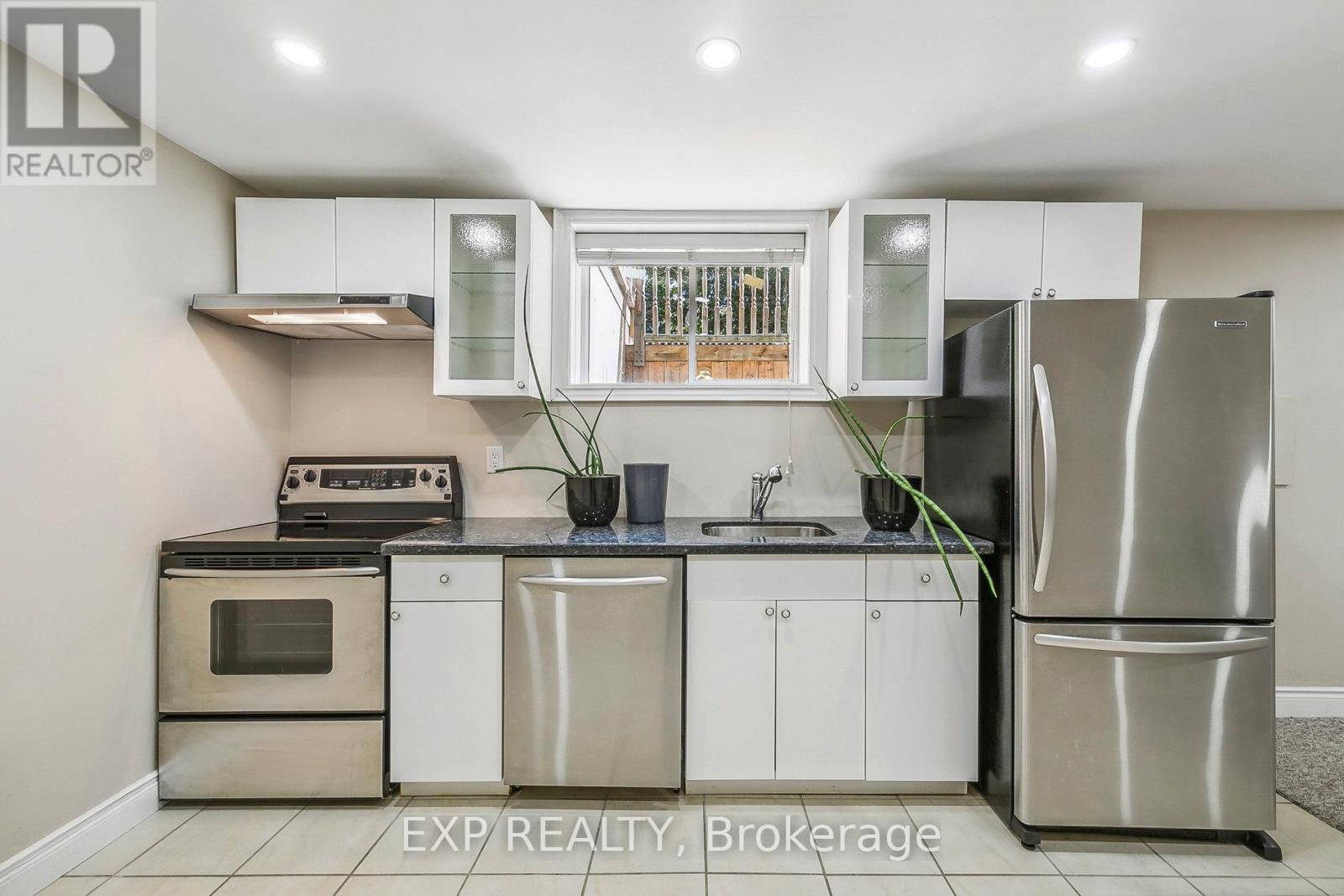 1572 Knareswood Drive, Mississauga, Ontario  L5H 2M1 - Photo 37 - W12212362