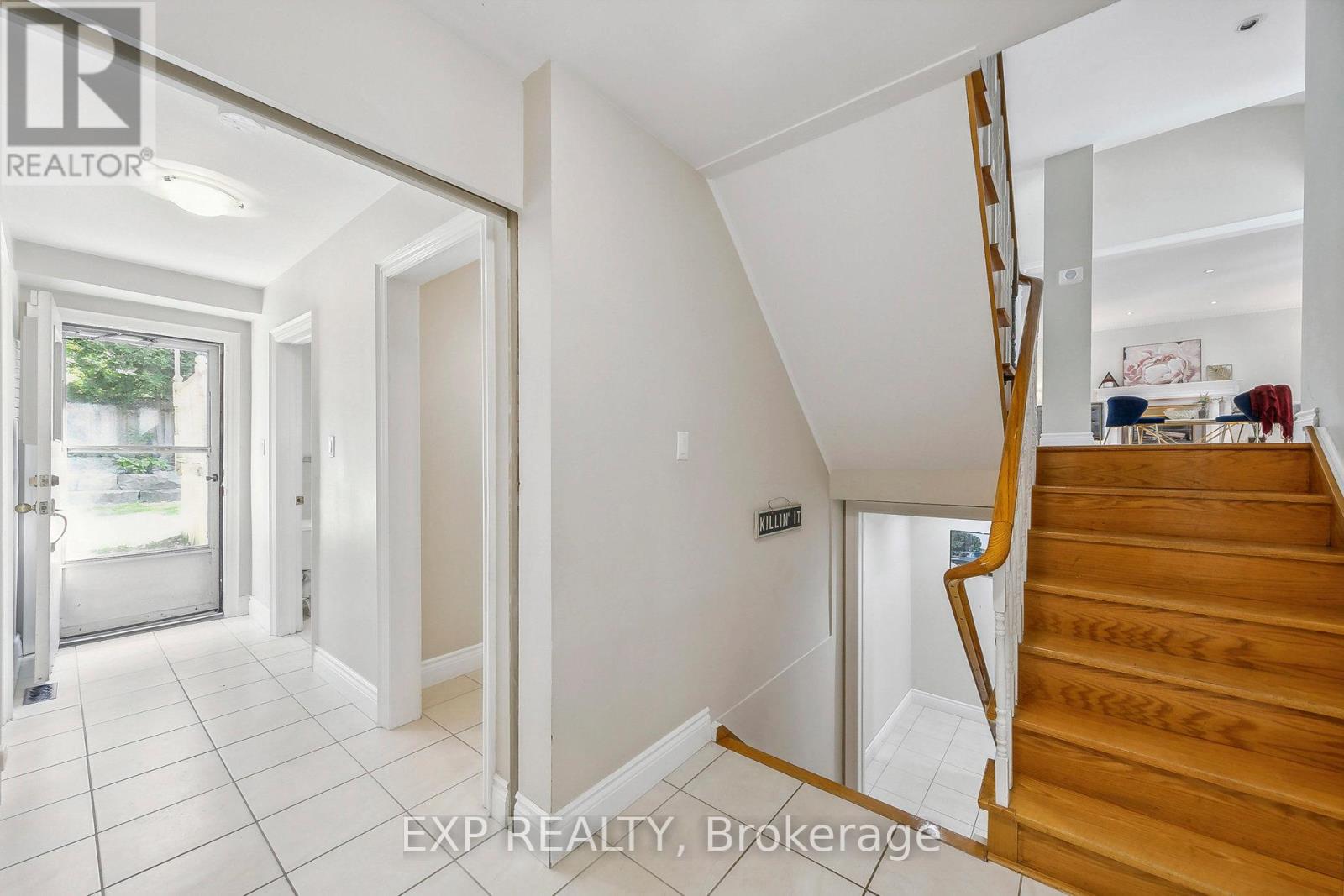 1572 Knareswood Drive, Mississauga, Ontario  L5H 2M1 - Photo 5 - W12212362