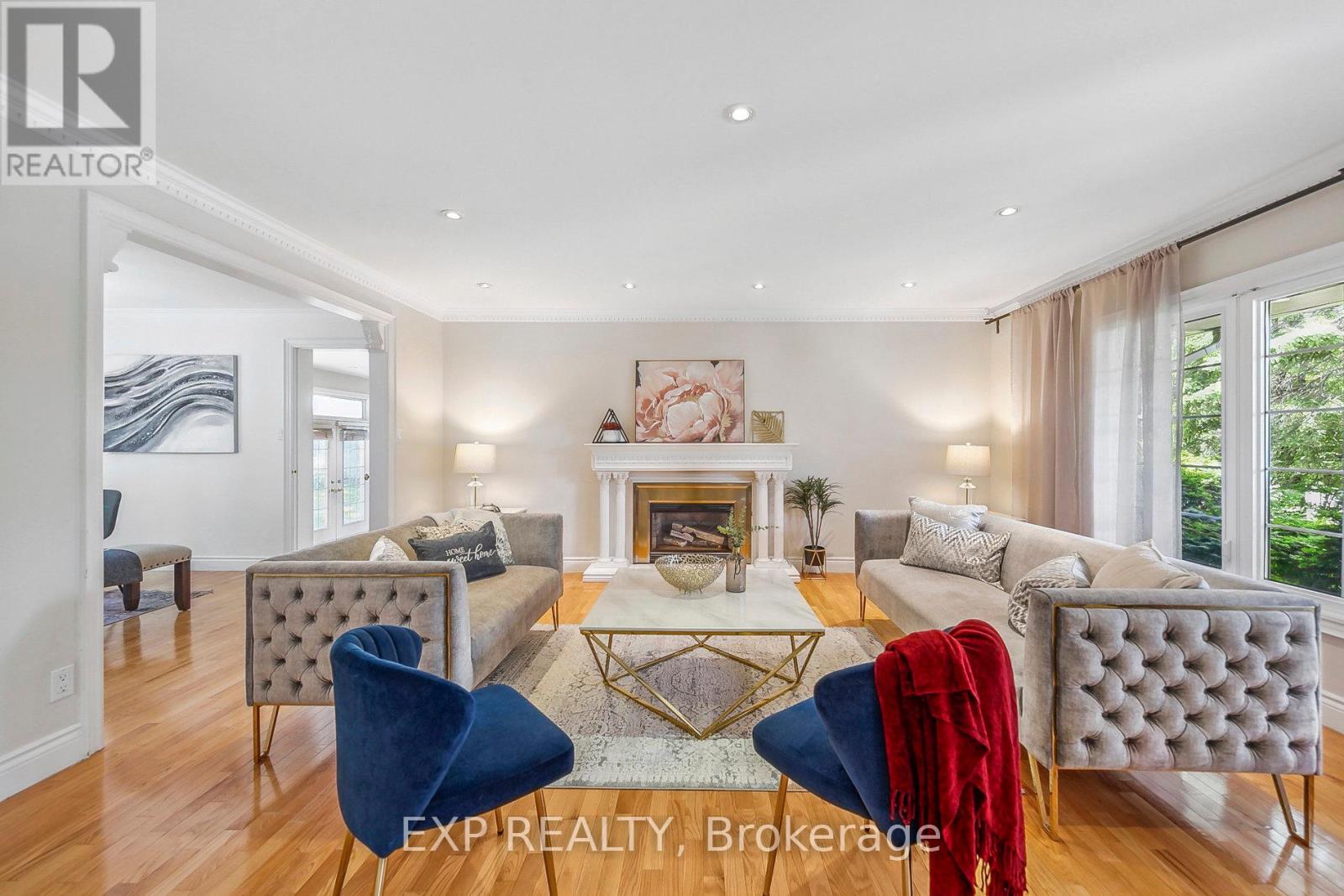 1572 Knareswood Drive, Mississauga, Ontario  L5H 2M1 - Photo 7 - W12212362