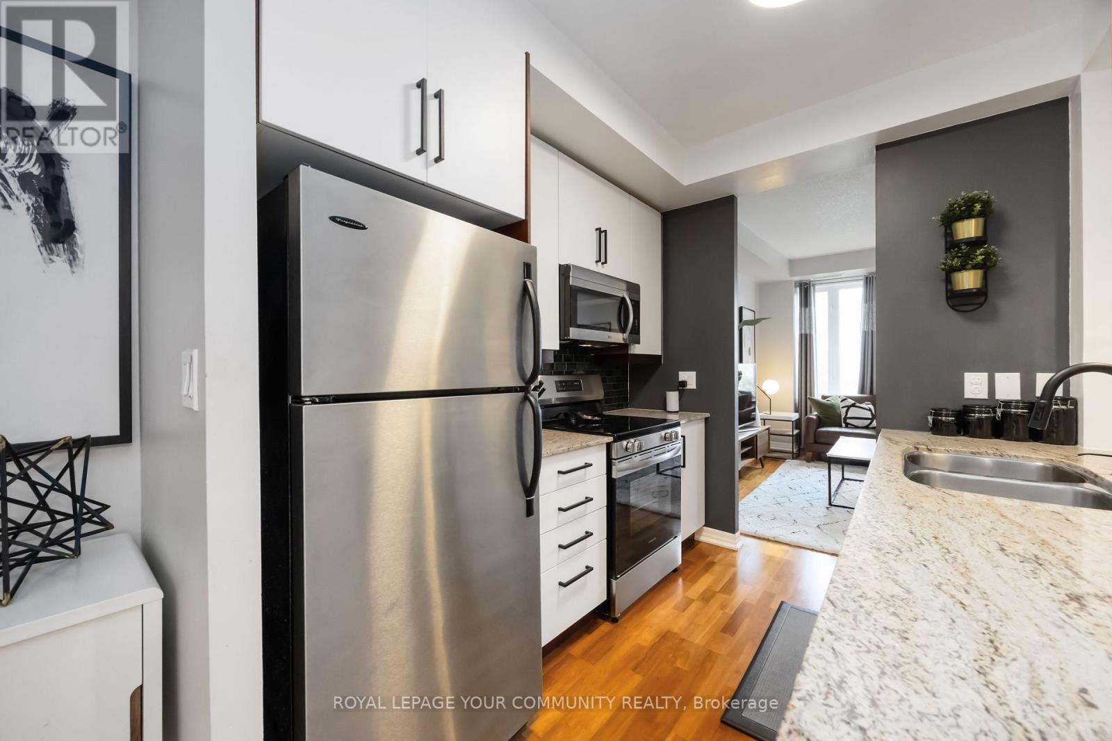416 - 245 Dalesford Road, Toronto (Stonegate-Queensway), Ontario  M8Y 4H7 - Photo 9 - W12212370
