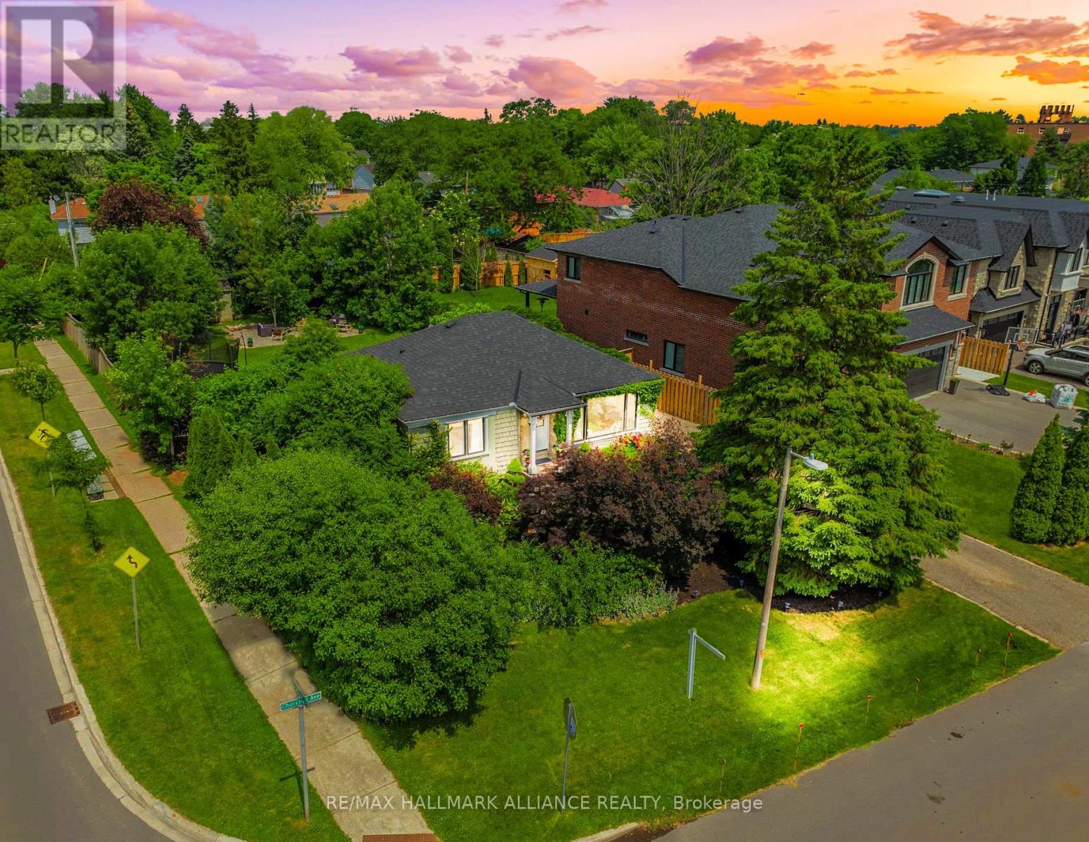 1089 CHURCHILL AVENUE, Oakville, Ontario