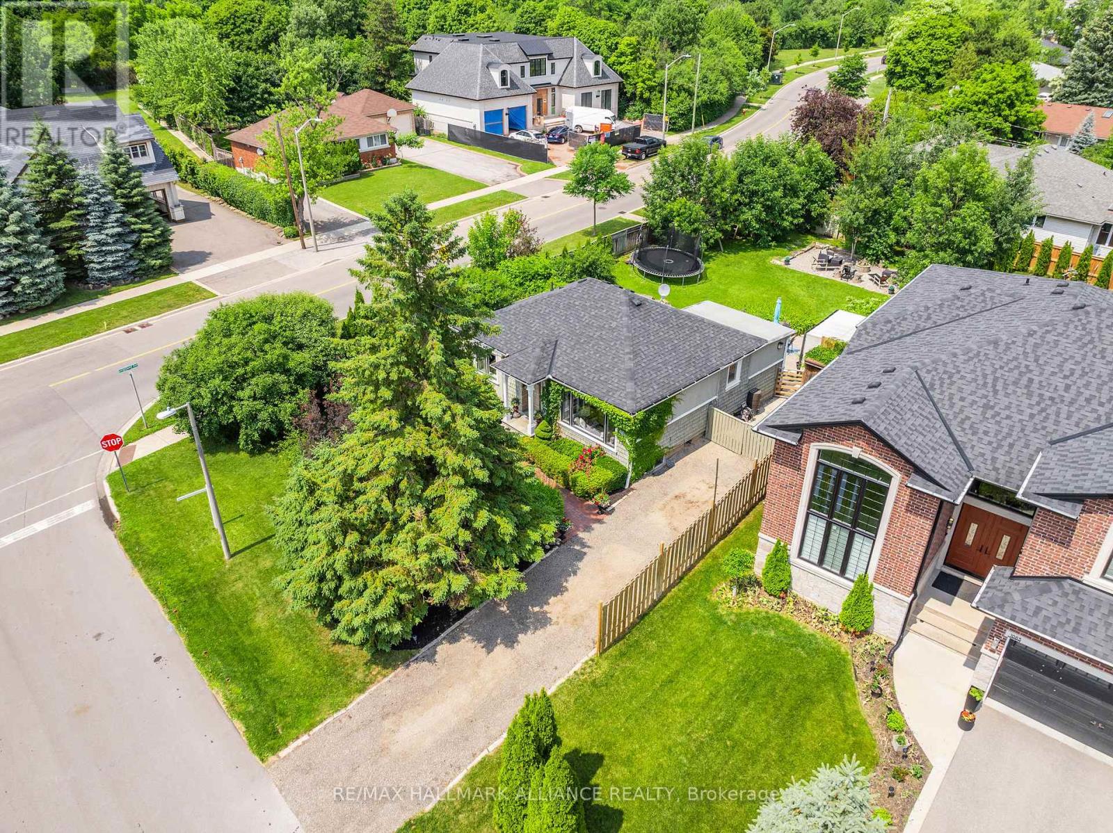 1089 Churchill Avenue, Oakville, Ontario  L6H 2A7 - Photo 44 - W12212382