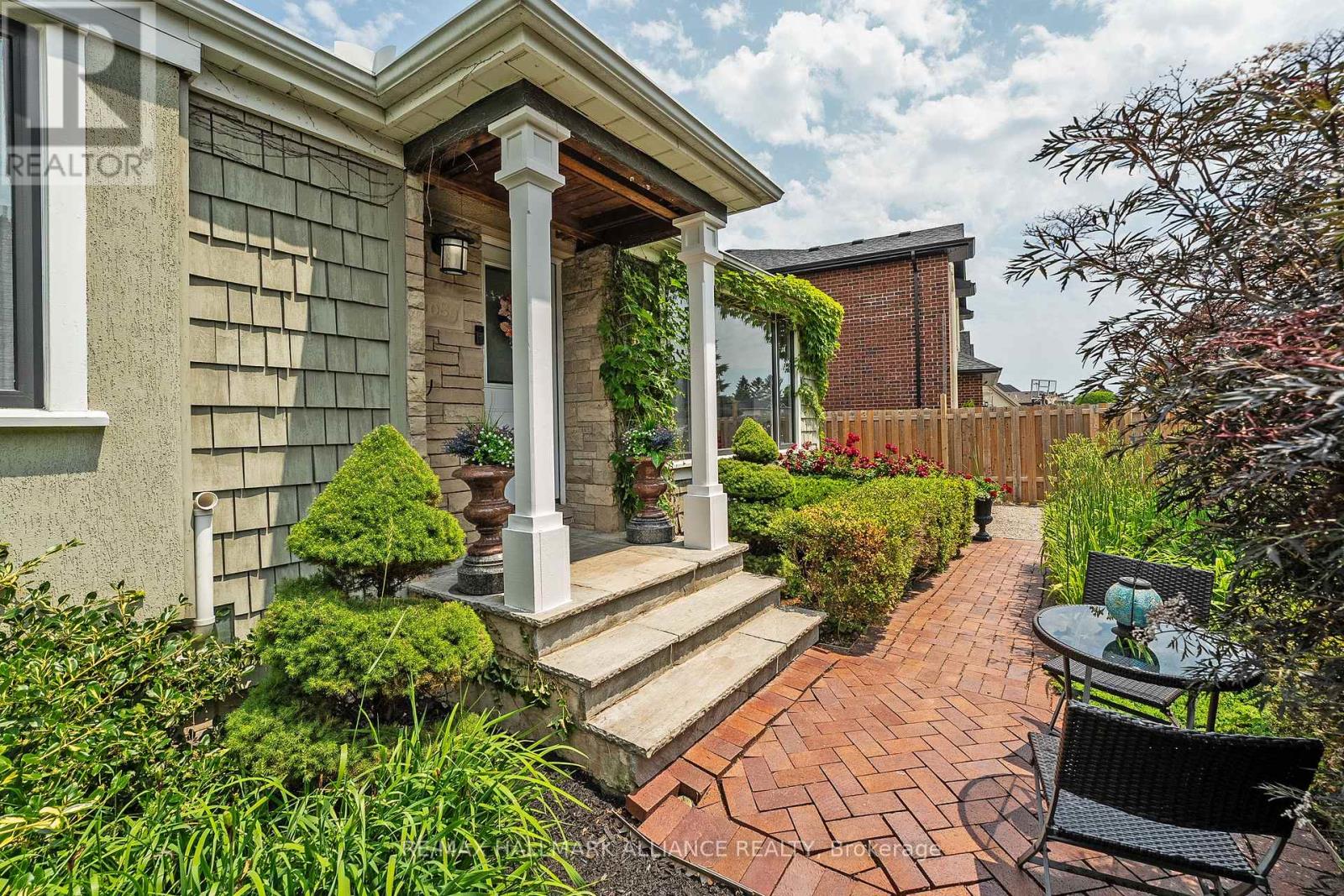 1089 Churchill Avenue, Oakville, Ontario  L6H 2A7 - Photo 6 - W12212382
