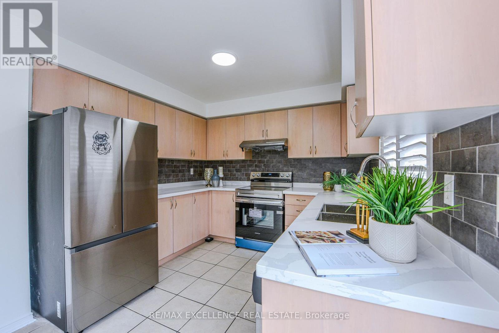 78 Mccrimmon Drive, Brampton (Fletcher's Meadow), Ontario  L7A 2Z3 - Photo 11 - W12212402