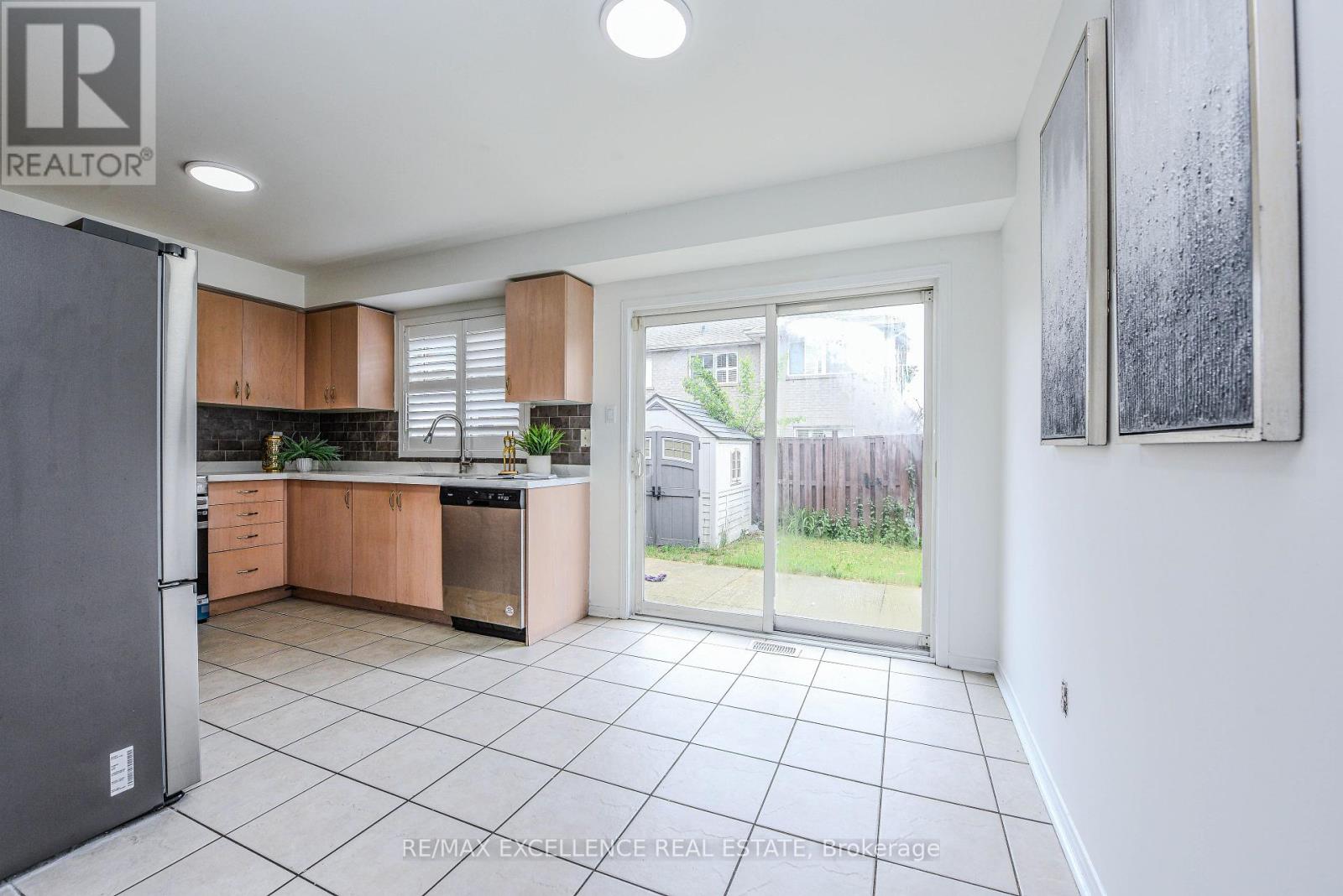78 Mccrimmon Drive, Brampton (Fletcher's Meadow), Ontario  L7A 2Z3 - Photo 13 - W12212402