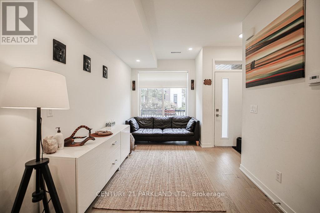 102 - 110 Canon Jackson Drive, Toronto (Brookhaven-Amesbury), Ontario  M6M 3Z4 - Photo 2 - W12212406