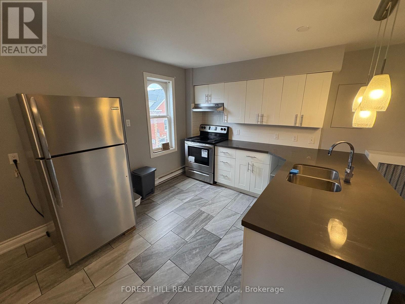 4 - 235 Queen Street S, Mississauga (Streetsville), Ontario  L5M 1L7 - Photo 6 - W12212420