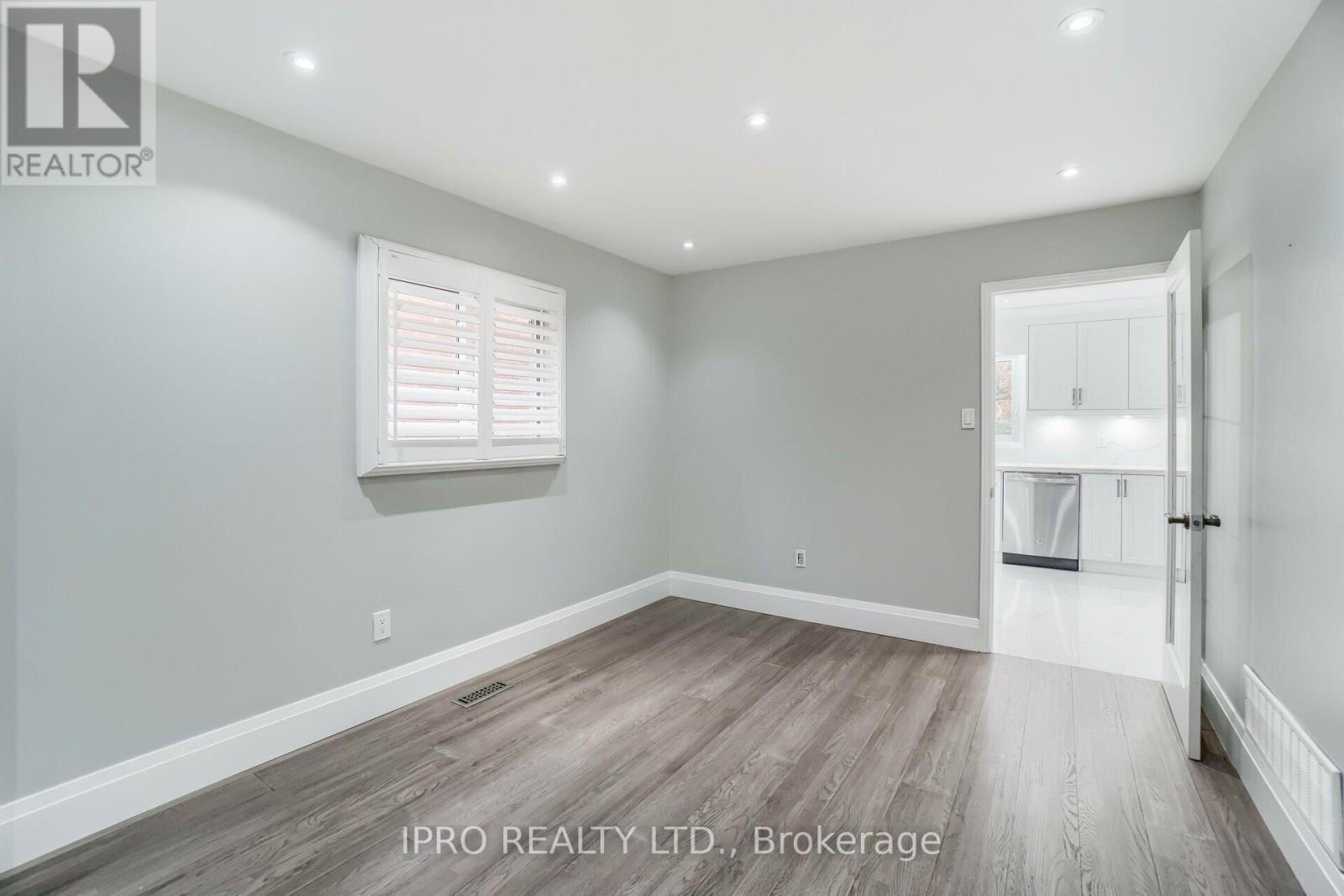 1136 Springwater Crescent, Mississauga (East Credit), Ontario  L5V 1G3 - Photo 12 - W12212422