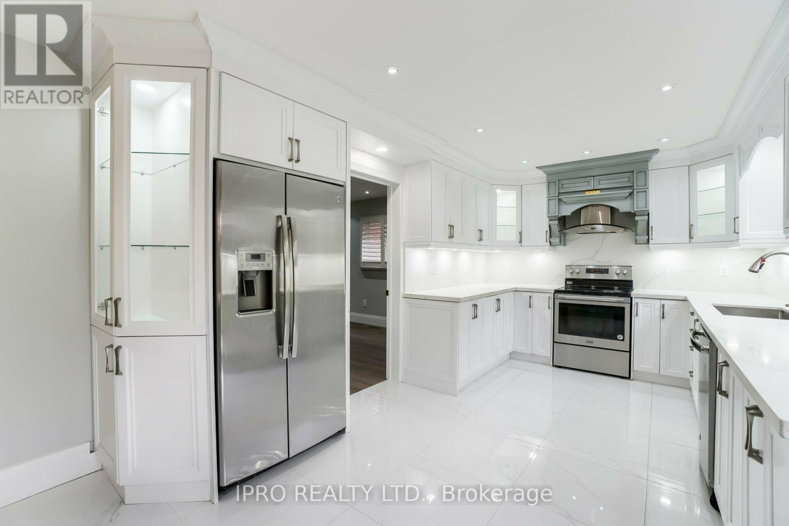1136 Springwater Crescent, Mississauga (East Credit), Ontario  L5V 1G3 - Photo 13 - W12212422