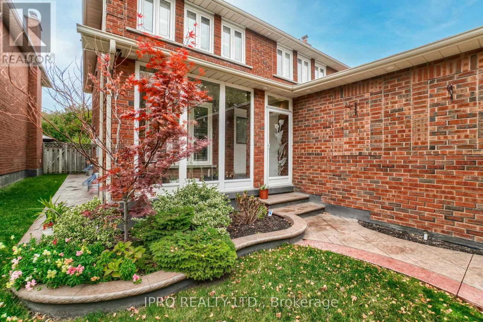 1136 Springwater Crescent, Mississauga (East Credit), Ontario  L5V 1G3 - Photo 3 - W12212422