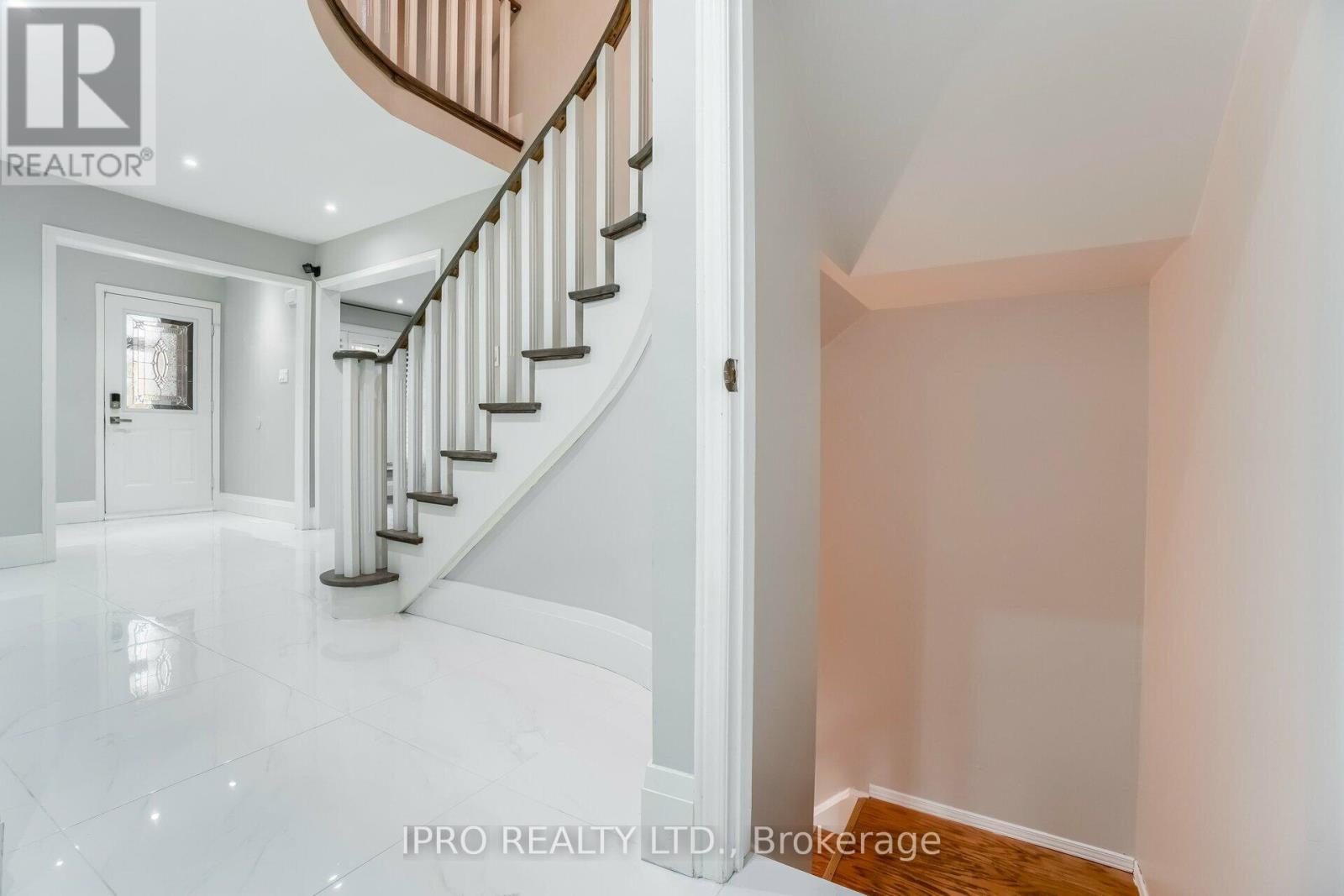 1136 Springwater Crescent, Mississauga (East Credit), Ontario  L5V 1G3 - Photo 33 - W12212422