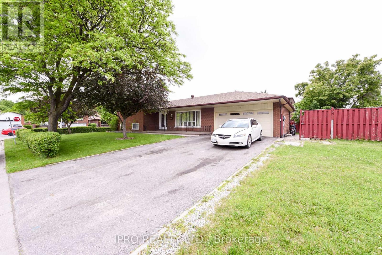 43 MARCHBANK CRESCENT, brampton (central park), Ontario