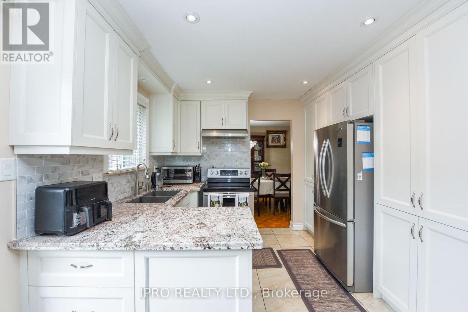43 Marchbank Crescent, Brampton (Central Park), Ontario  L6S 3A8 - Photo 14 - W12212495