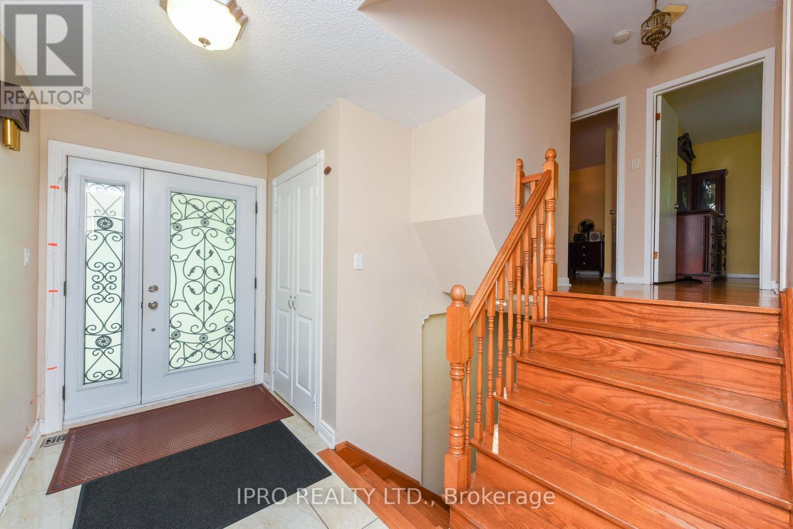 43 Marchbank Crescent, Brampton (Central Park), Ontario  L6S 3A8 - Photo 4 - W12212495