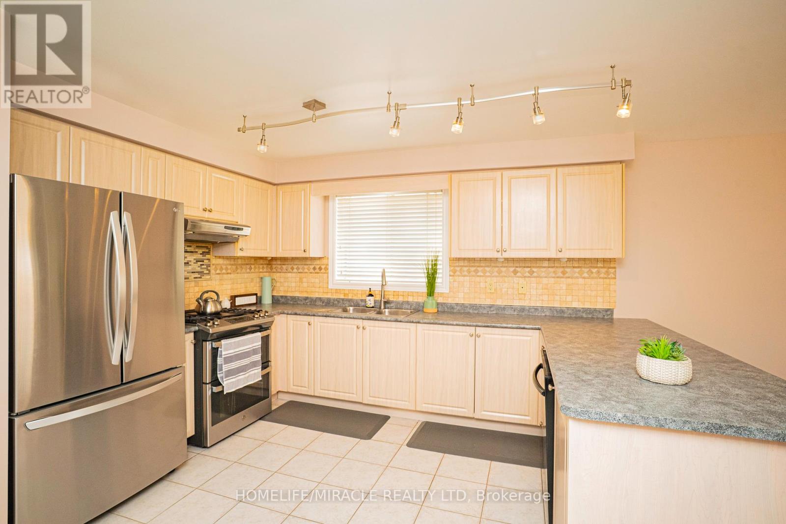 44 Edgar Road, Caledon (Bolton East), Ontario  L7E 2J9 - Photo 7 - W12212511