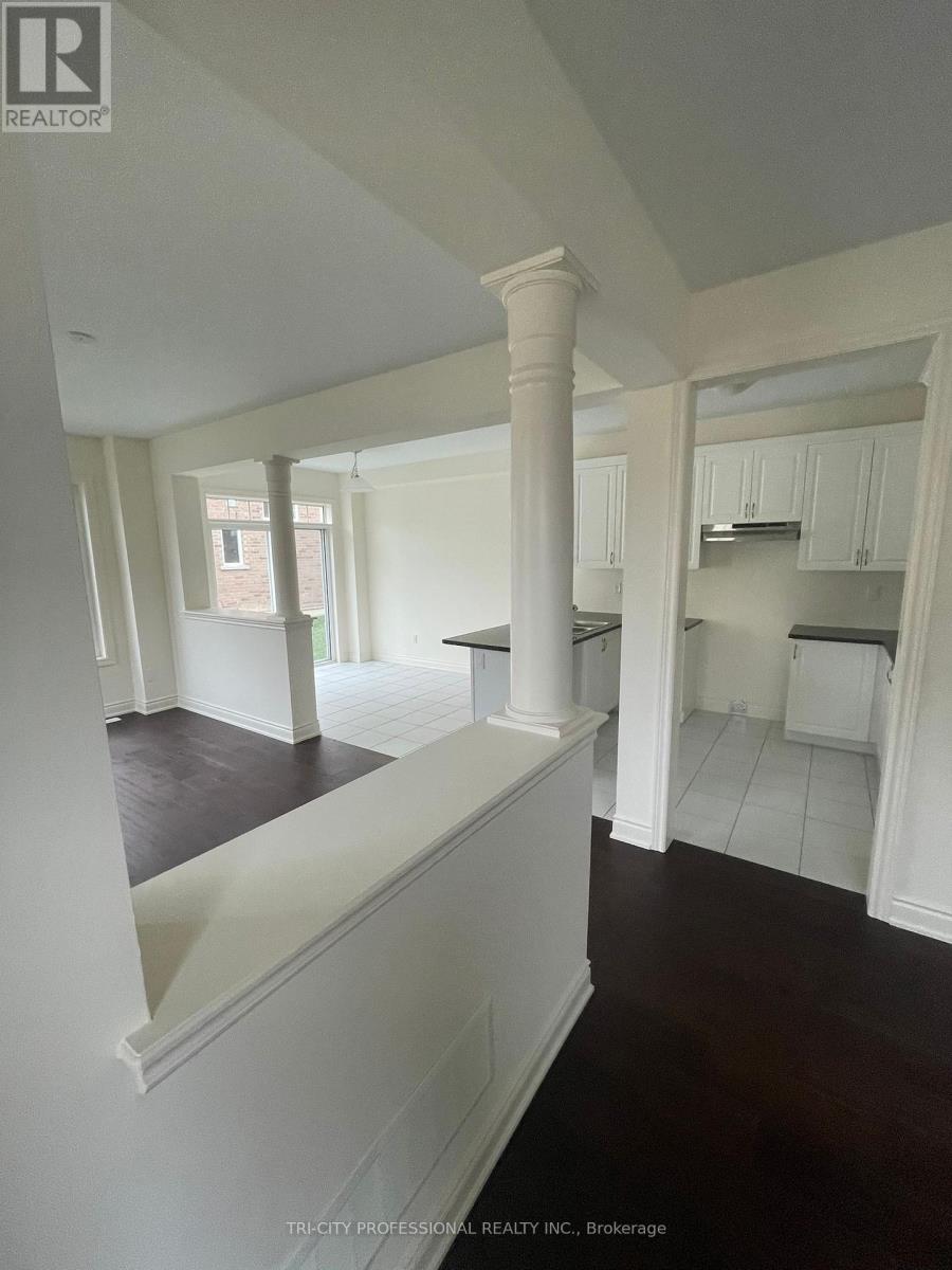 42 Donald Stewart Road, Brampton, Ontario  L7A 0C3 - Photo 5 - W12212514