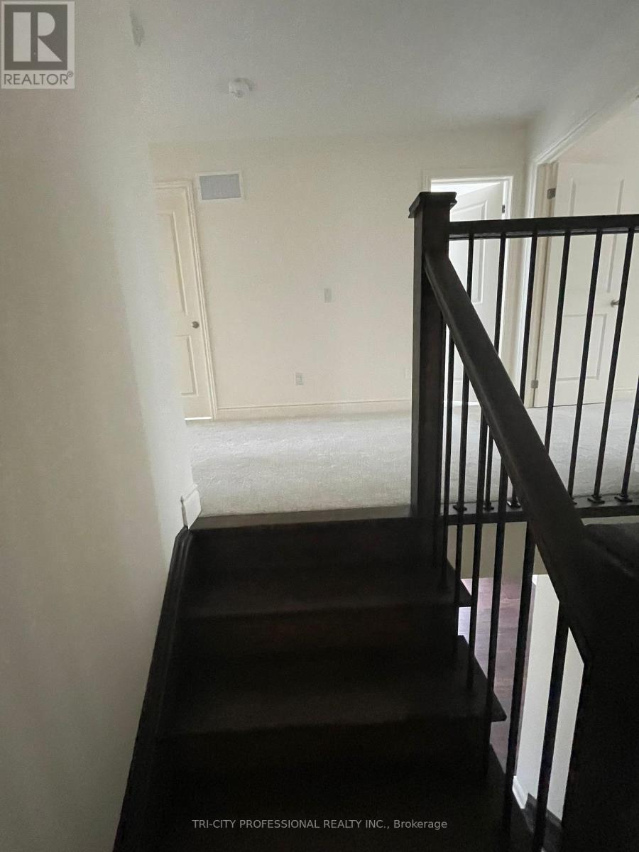 42 Donald Stewart Road, Brampton, Ontario  L7A 0C3 - Photo 9 - W12212514