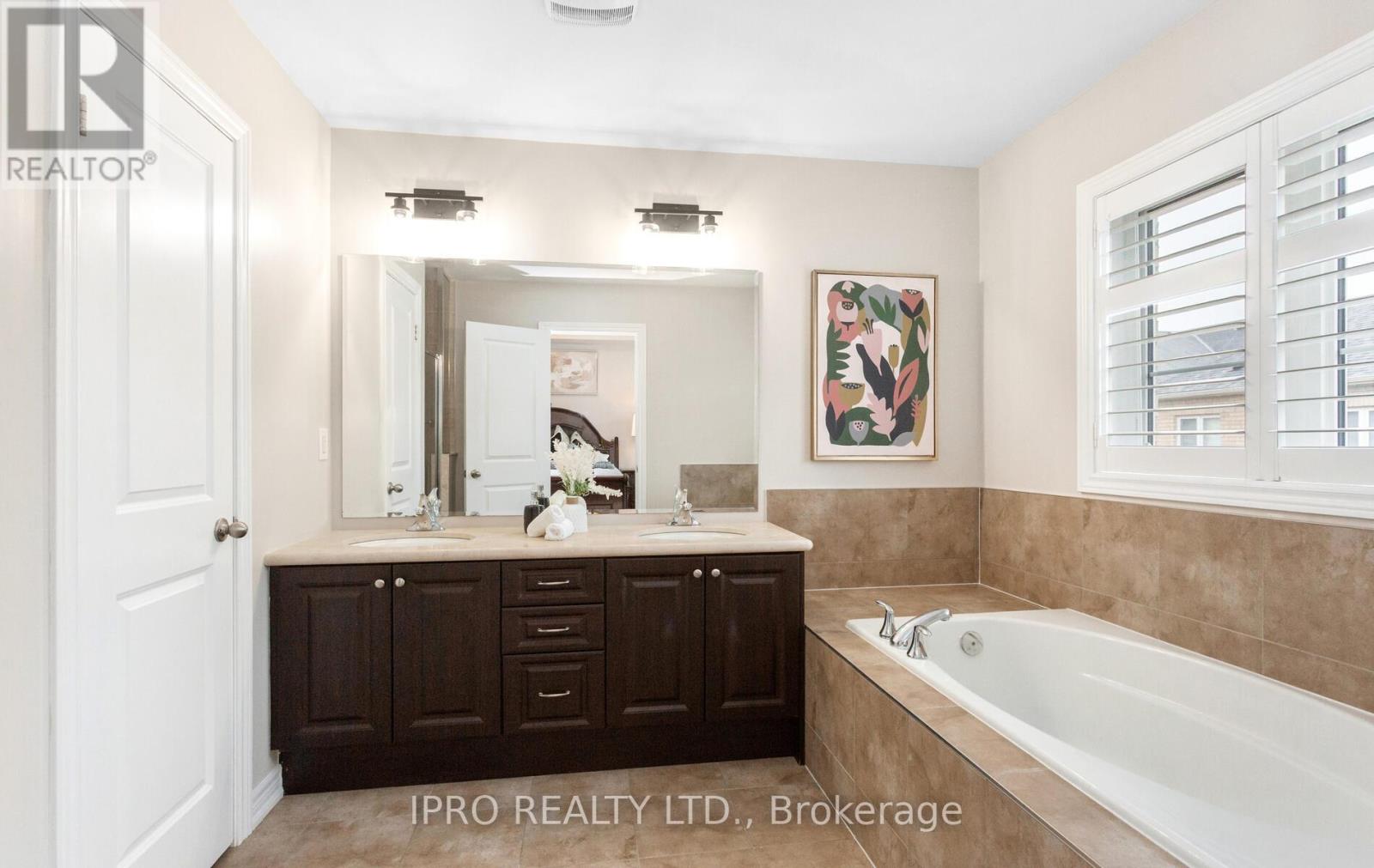 586 Settlers Road W, Oakville (Sh Sixteen Hollow), Ontario  L6M 1N8 - Photo 23 - W12212515
