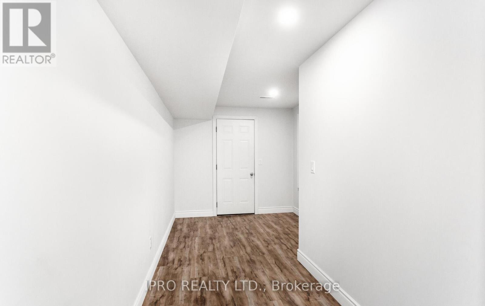586 Settlers Road W, Oakville (Sh Sixteen Hollow), Ontario  L6M 1N8 - Photo 33 - W12212515
