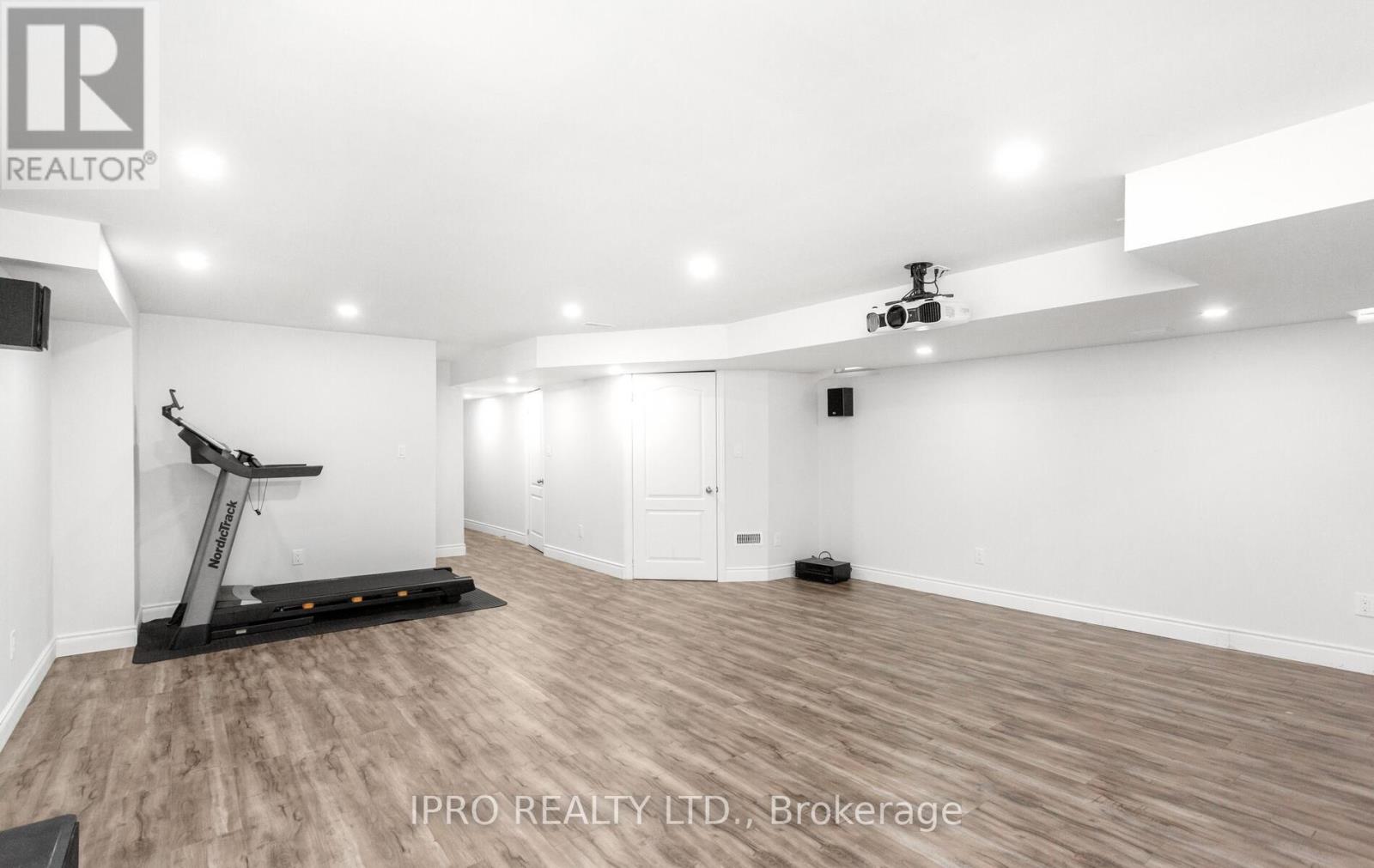 586 Settlers Road W, Oakville (Sh Sixteen Hollow), Ontario  L6M 1N8 - Photo 35 - W12212515