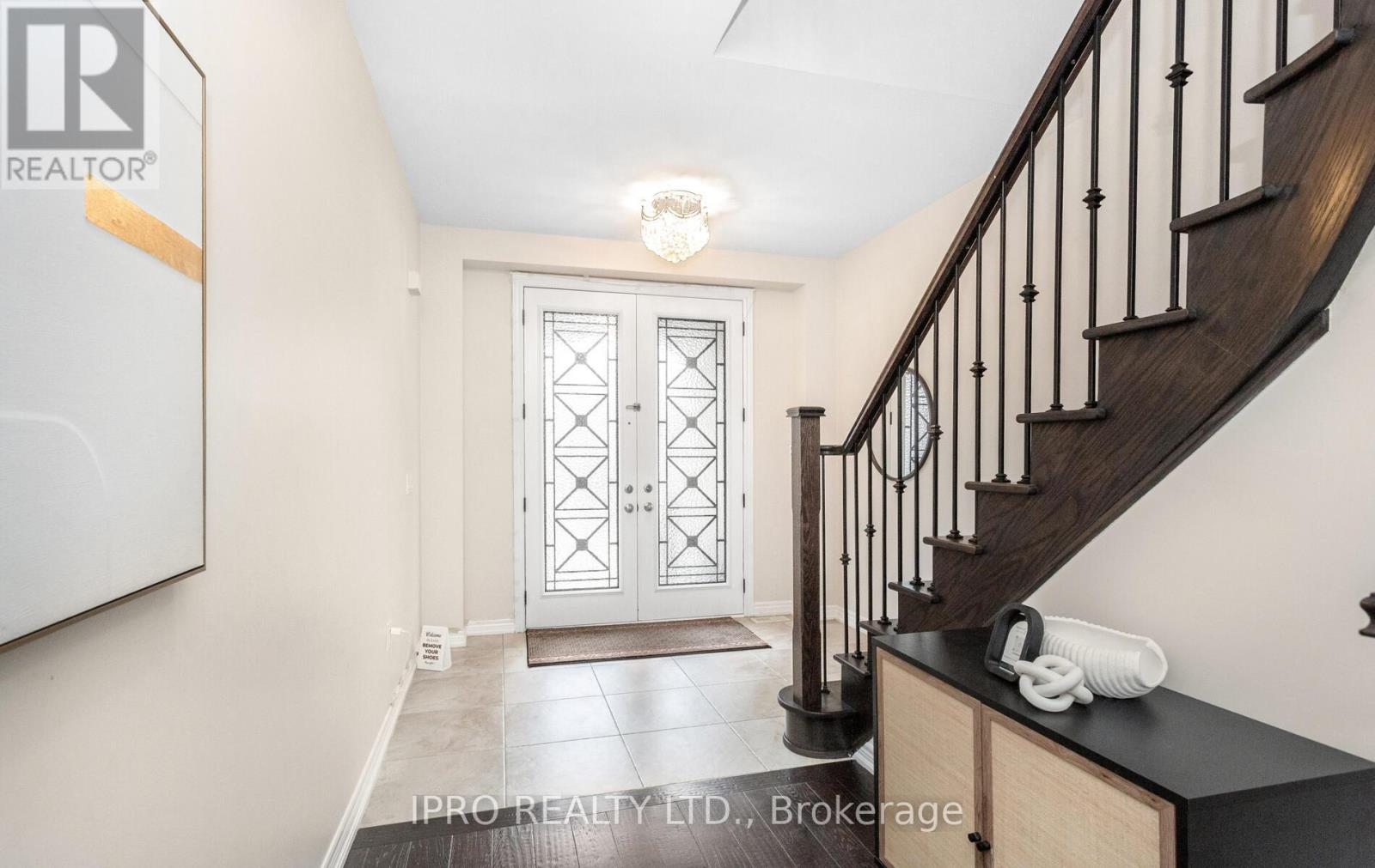 586 Settlers Road W, Oakville (Sh Sixteen Hollow), Ontario  L6M 1N8 - Photo 4 - W12212515