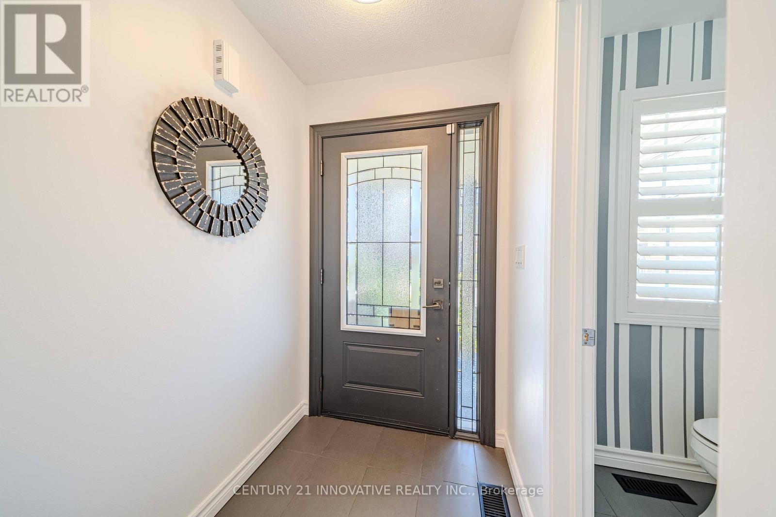 1633 Gowling Terrace, Milton (Cl Clarke), Ontario  L9T 5J6 - Photo 6 - W12212526