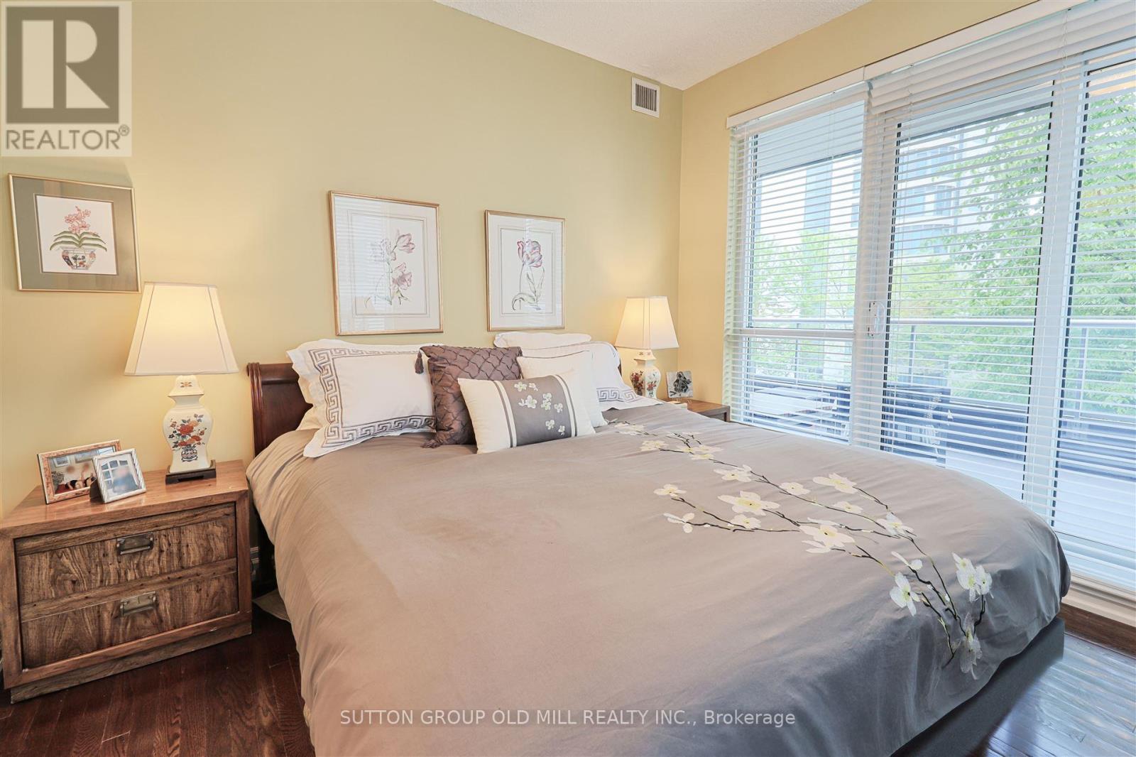 305 - 2087 Lake Shore Boulevard W, Toronto (Mimico), Ontario  M8V 4G3 - Photo 8 - W12212540