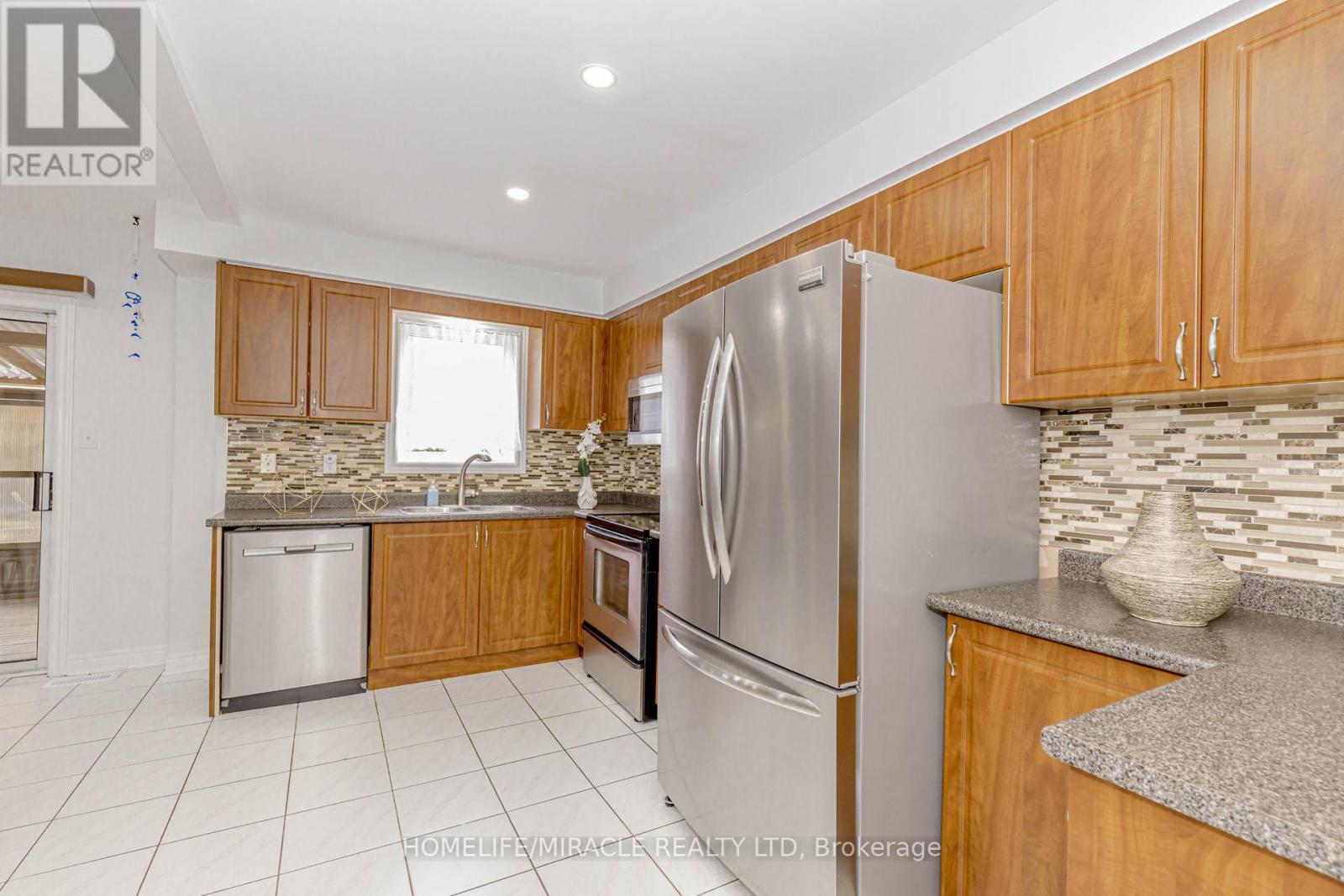 41 Sunny Glen Crescent, Brampton (Northwest Sandalwood Parkway), Ontario  L7A 2C7 - Photo 13 - W12212559